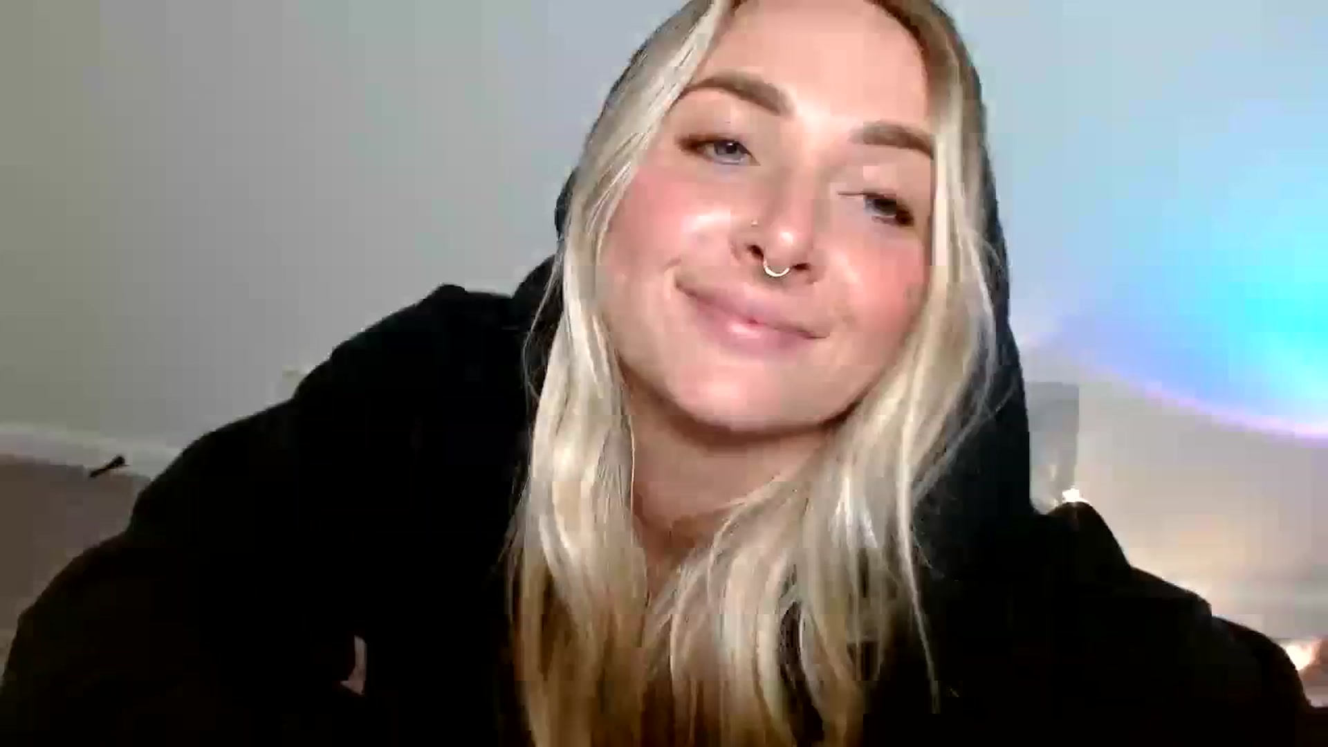 Gallery image thumbnail from OliviaQuinnn's myfreecams stream on, 03/12/2024, 04:02 image 1 of 20