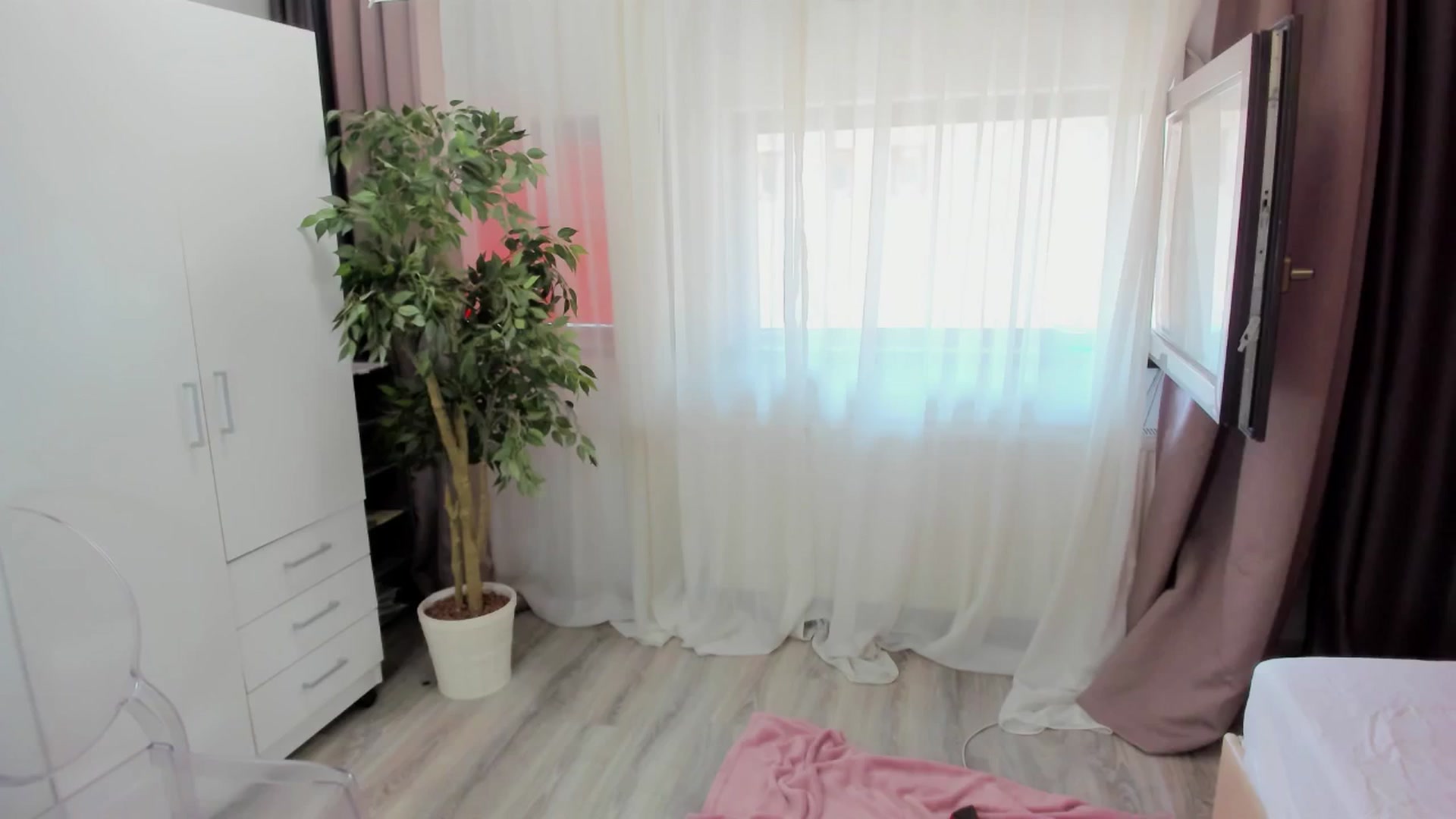 Gallery image thumbnail from OliviaRimes's myfreecams stream on, 08/22/2024, 13:56 image 1 of 20