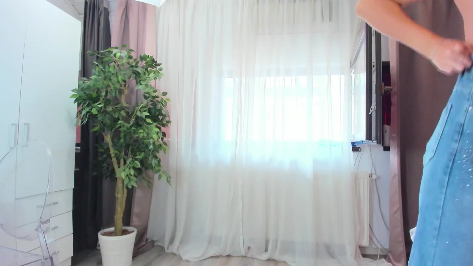 Gallery image thumbnail from OliviaRimes's myfreecams stream on, 09/10/2024, 11:02 image 17 of 20