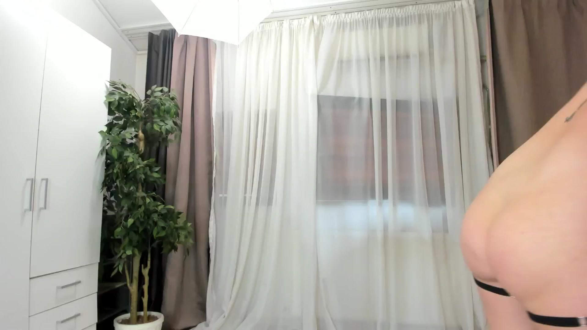 Gallery image thumbnail from OliviaRimes's myfreecams stream on, 12/24/2024, 11:14 image 20 of 20