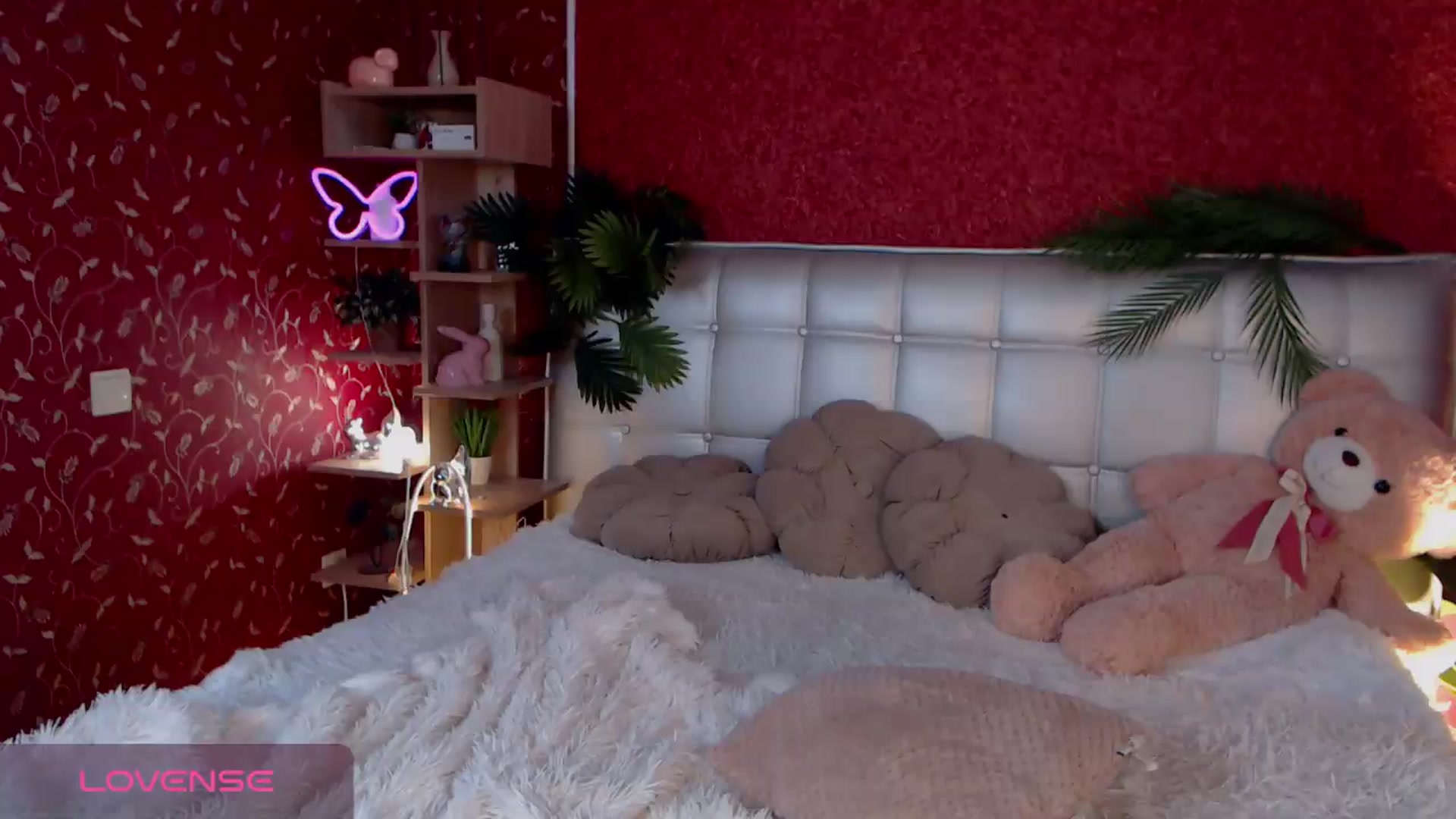 Gallery image thumbnail from OliviaTilbury's myfreecams stream on, 06/01/2026, 11:17 image 1 of 20