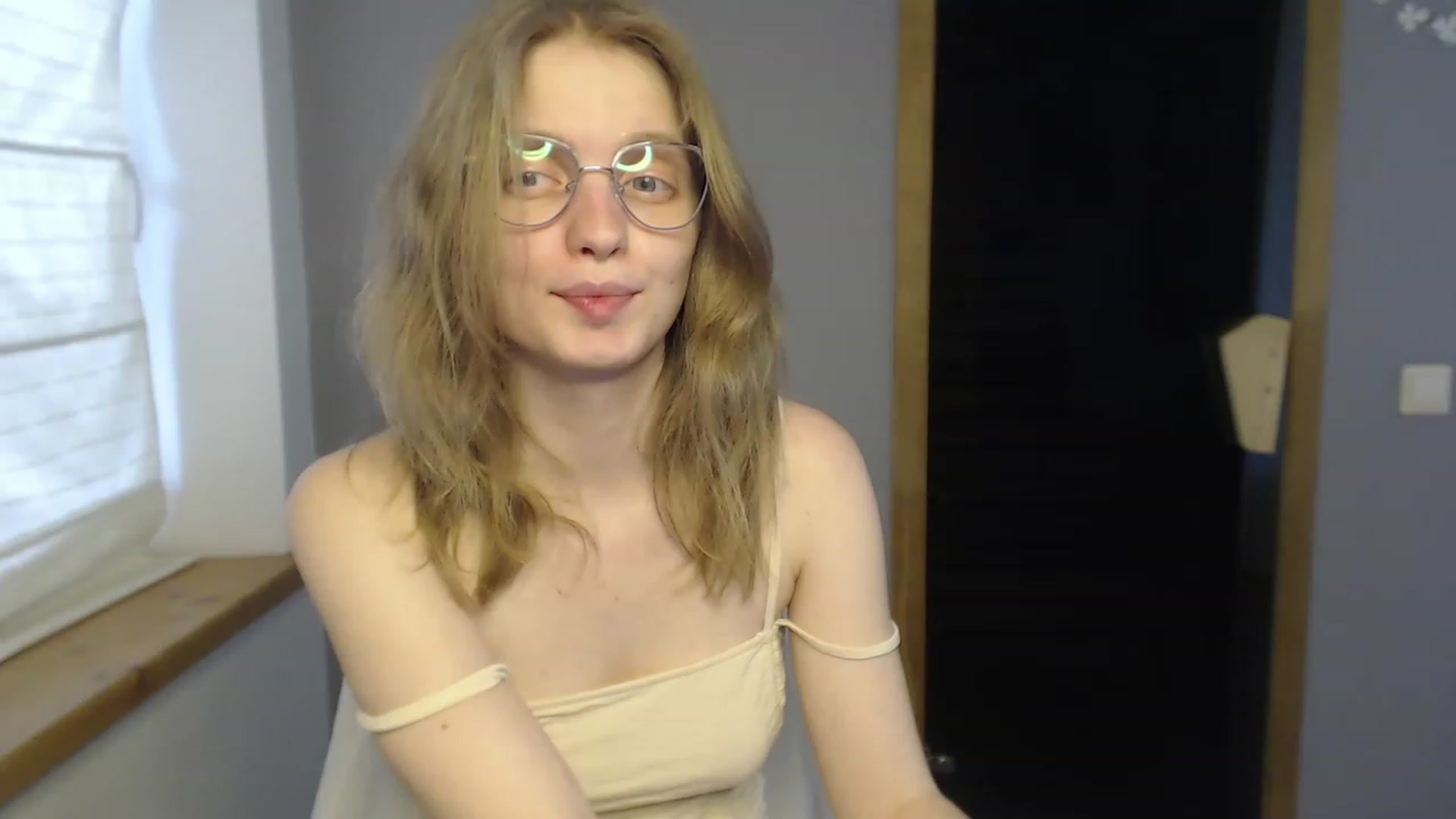 Gallery image thumbnail from OliviaWhites's myfreecams stream on, 06/10/2023, 09:25 image 14 of 20