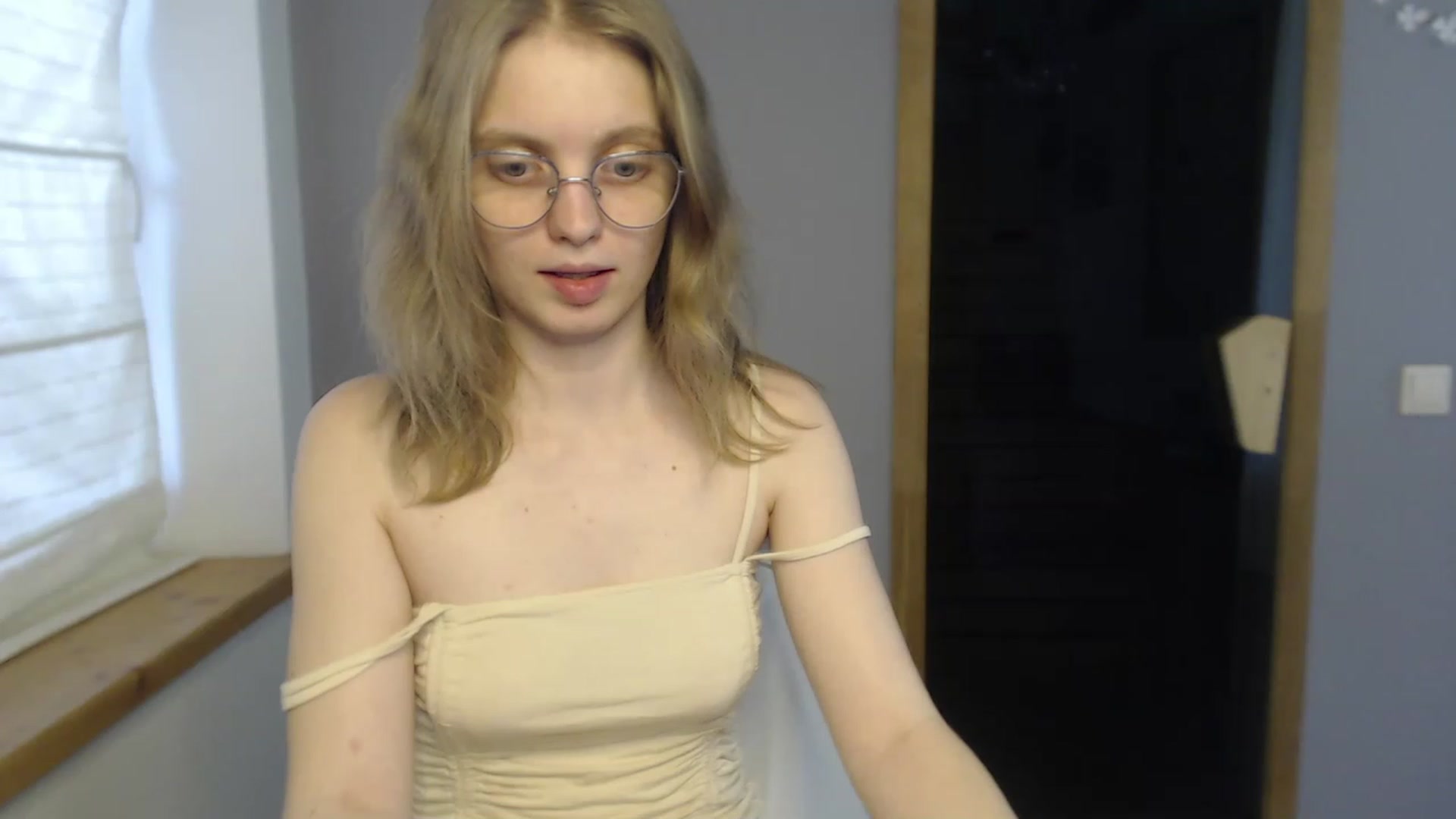 Gallery image thumbnail from OliviaWhites's myfreecams stream on, 06/10/2023, 09:25 image 5 of 20