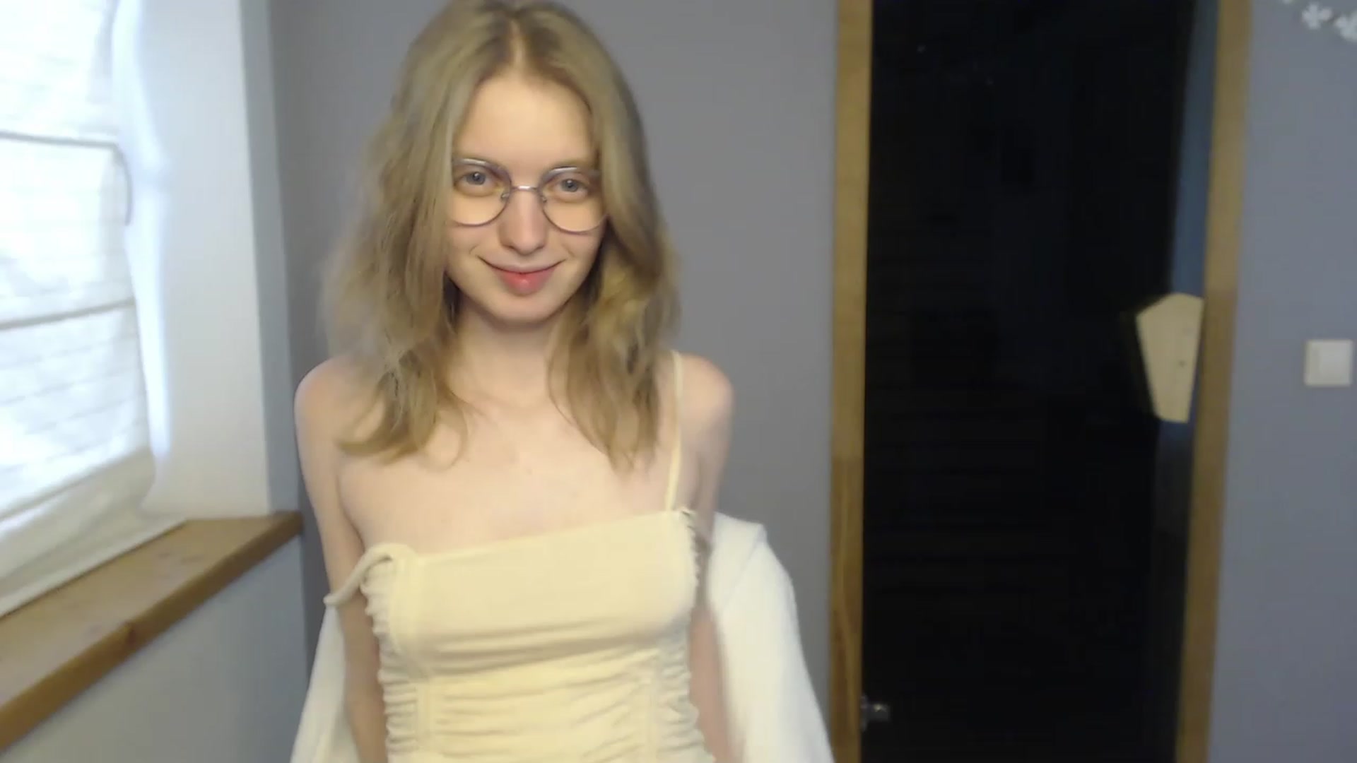 Gallery image thumbnail from OliviaWhites's myfreecams stream on, 06/10/2023, 09:25 image 15 of 20