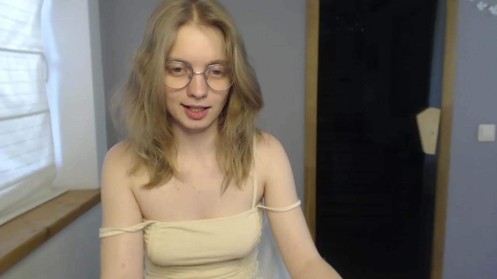 Gallery image thumbnail from OliviaWhites's myfreecams stream on, 06/10/2023, 09:25 image 10 of 20