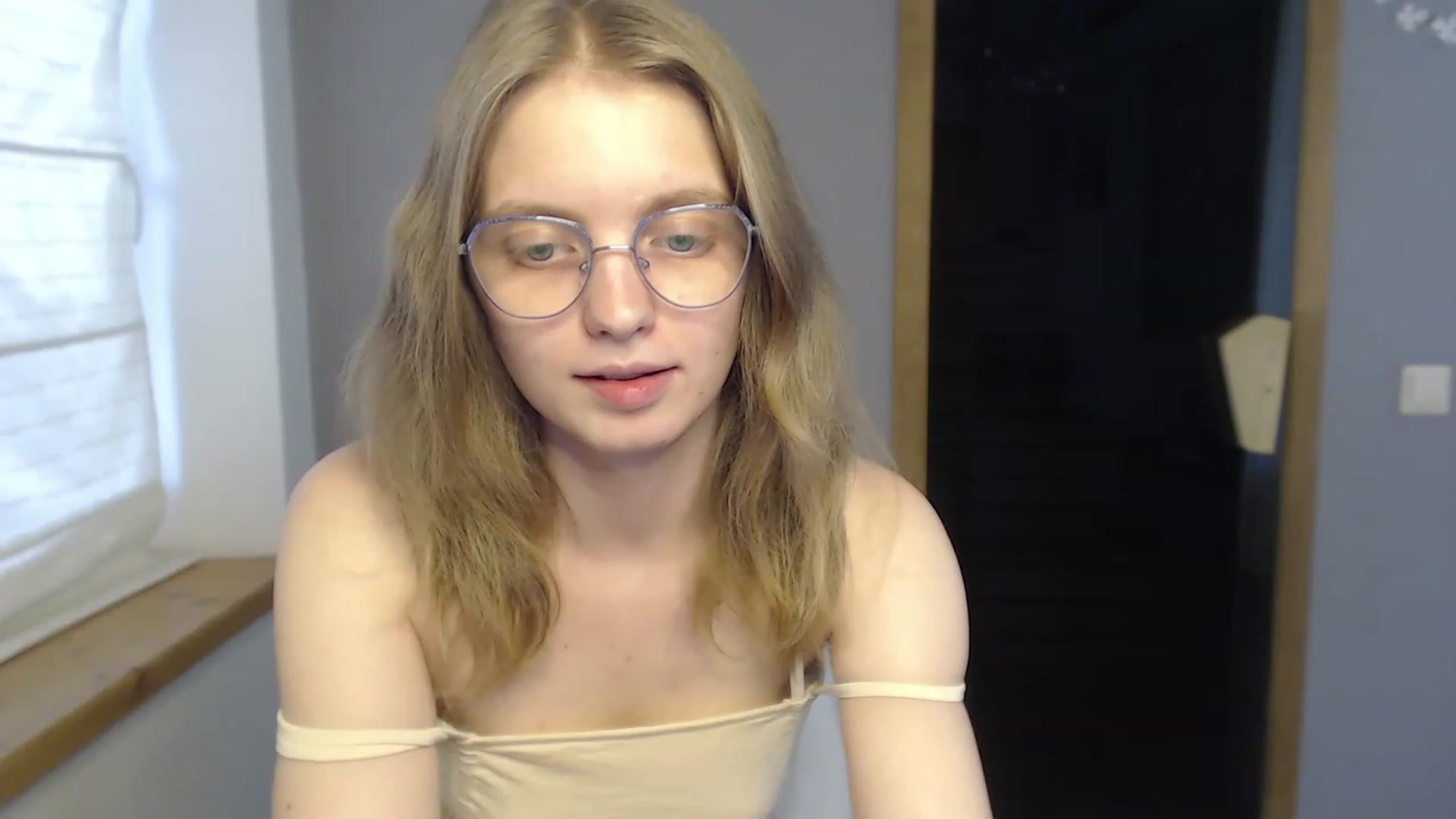 Gallery image thumbnail from OliviaWhites's myfreecams stream on, 06/10/2023, 09:25 image 4 of 20