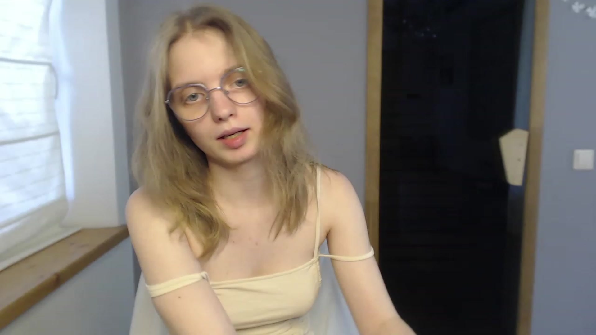 Gallery image thumbnail from OliviaWhites's myfreecams stream on, 06/10/2023, 09:25 image 11 of 20