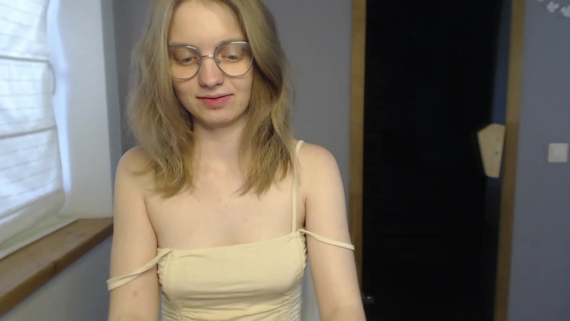 Gallery image thumbnail from OliviaWhites's myfreecams stream on, 06/10/2023, 09:25 image 8 of 20