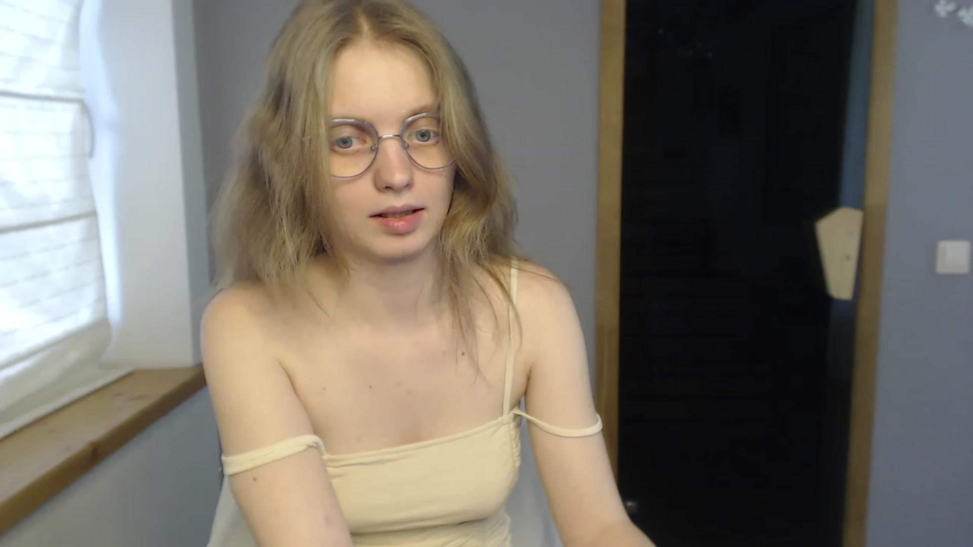 Gallery image thumbnail from OliviaWhites's myfreecams stream on, 06/10/2023, 09:25 image 18 of 20