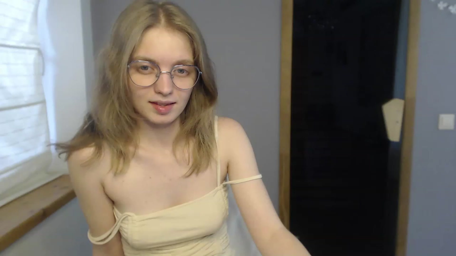 Gallery image thumbnail from OliviaWhites's myfreecams stream on, 06/10/2023, 09:25 image 12 of 20