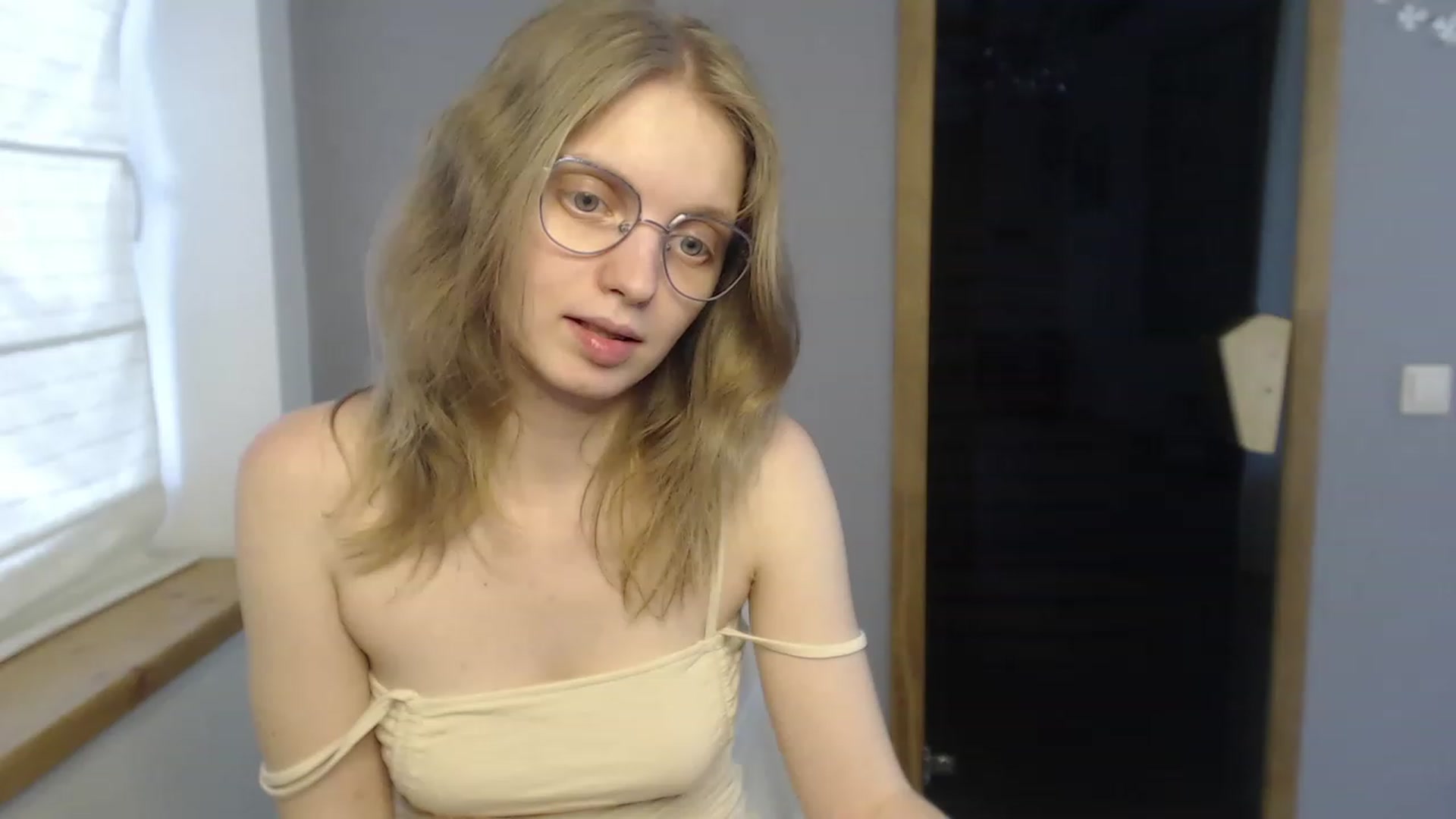 Gallery image thumbnail from OliviaWhites's myfreecams stream on, 06/10/2023, 09:25 image 16 of 20