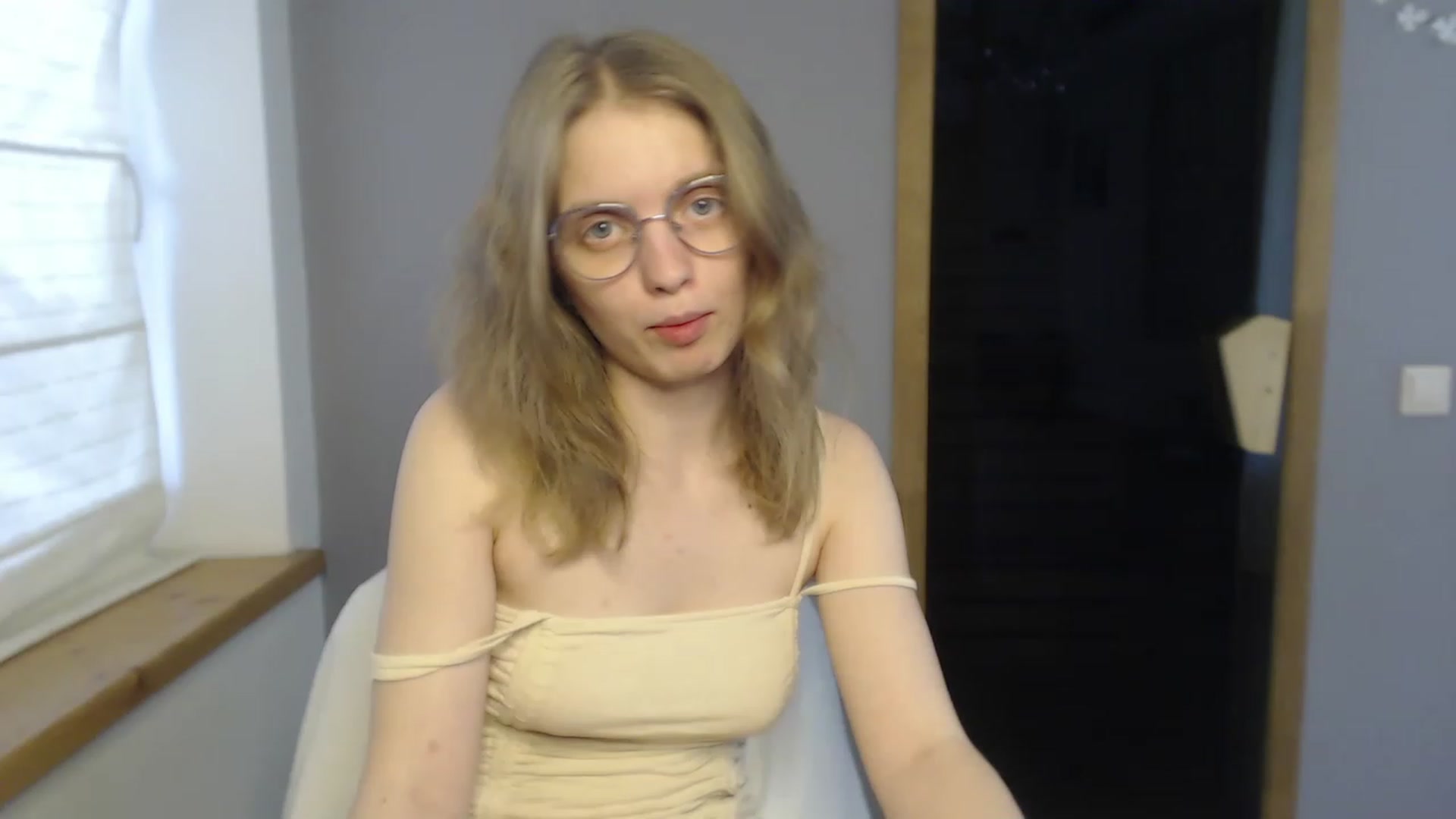 Gallery image thumbnail from OliviaWhites's myfreecams stream on, 06/10/2023, 09:25 image 6 of 20