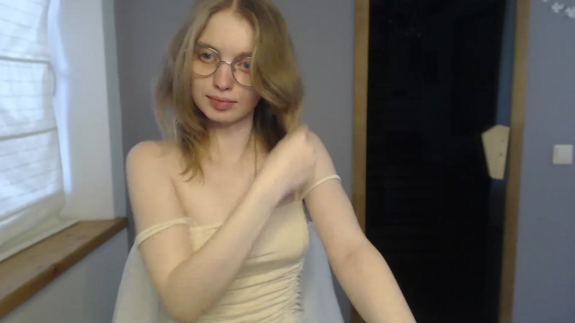 Gallery image thumbnail from OliviaWhites's myfreecams stream on, 06/10/2023, 09:25 image 1 of 20