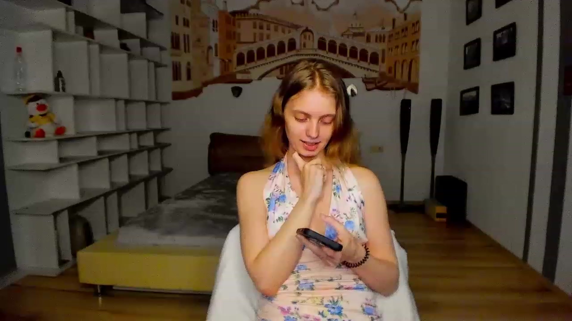 Gallery image thumbnail from OliviaWhites's myfreecams stream on, 06/11/2023, 07:45 image 13 of 20