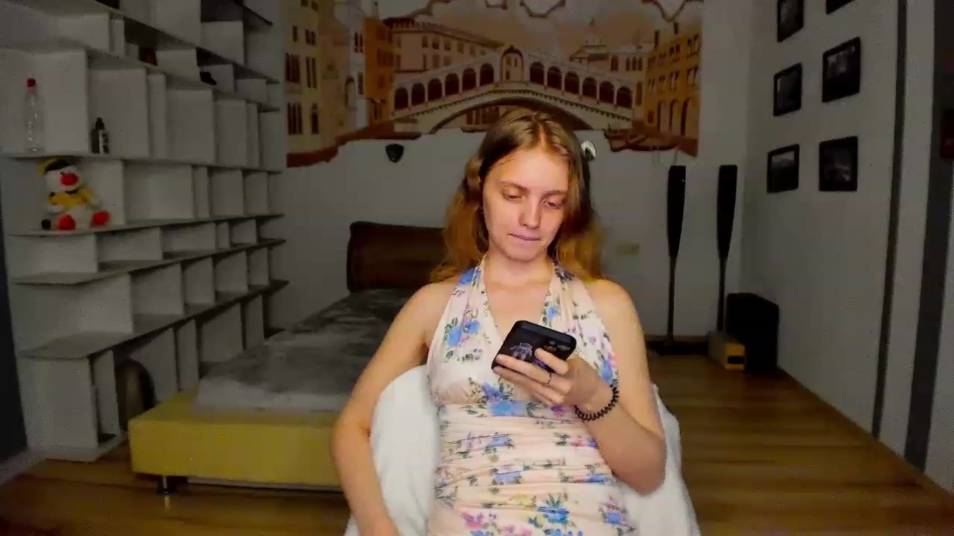 Gallery image thumbnail from OliviaWhites's myfreecams stream on, 06/11/2023, 07:45 image 14 of 20