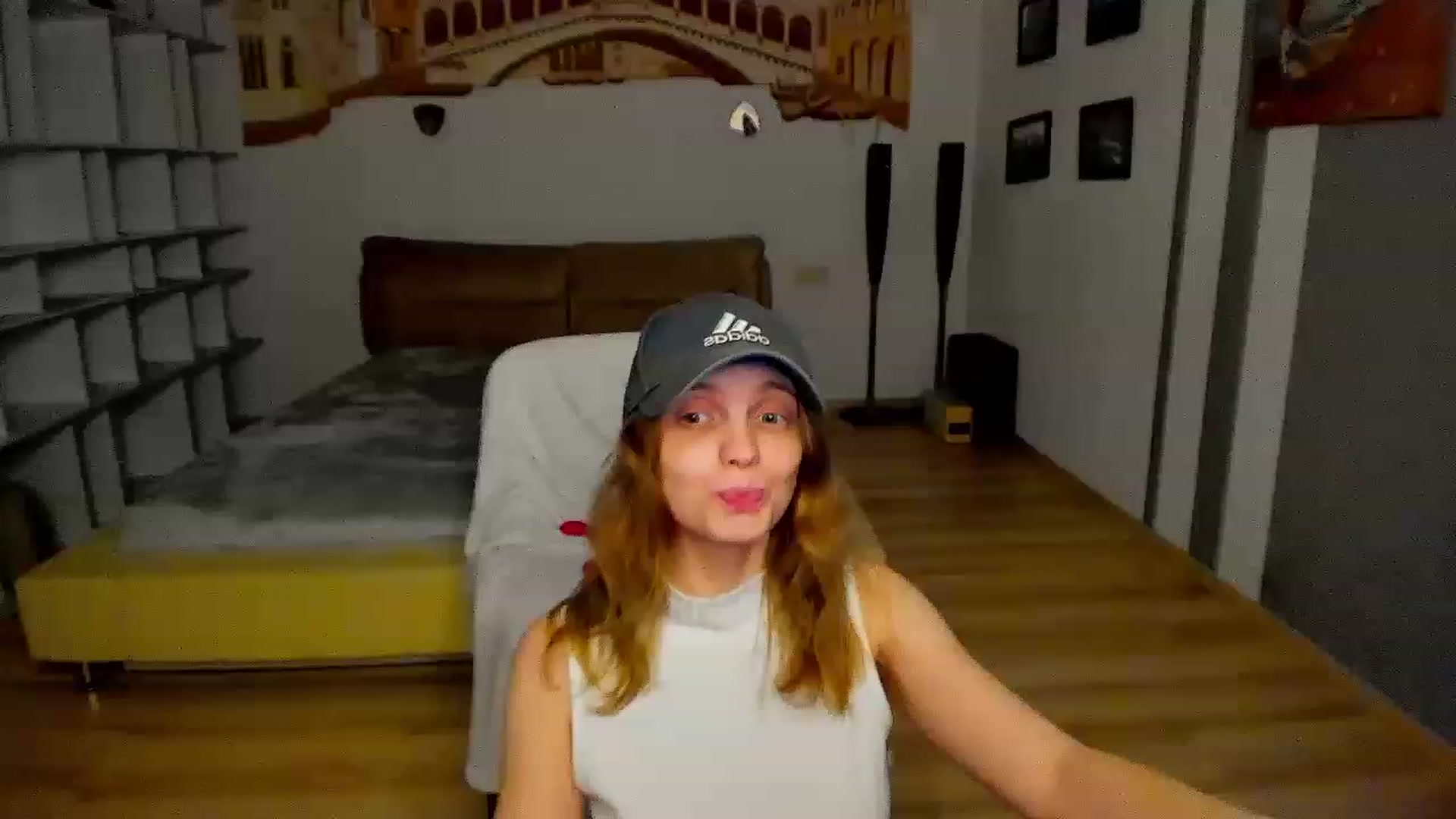 Gallery image thumbnail from OliviaWhites's myfreecams stream on, 06/11/2023, 10:54 image 8 of 20