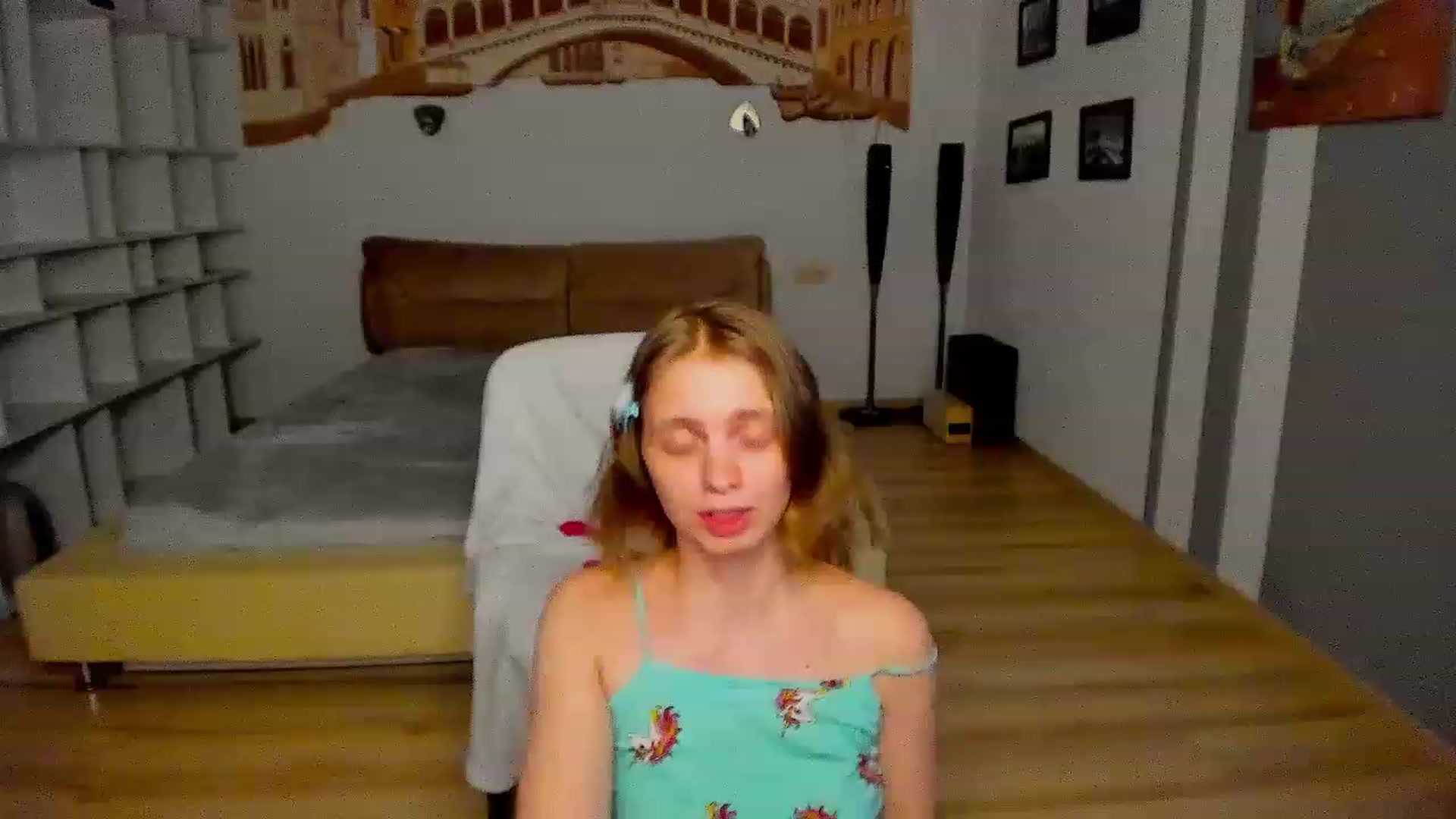 Gallery image thumbnail from OliviaWhites's myfreecams stream on, 06/11/2023, 10:54 image 1 of 20