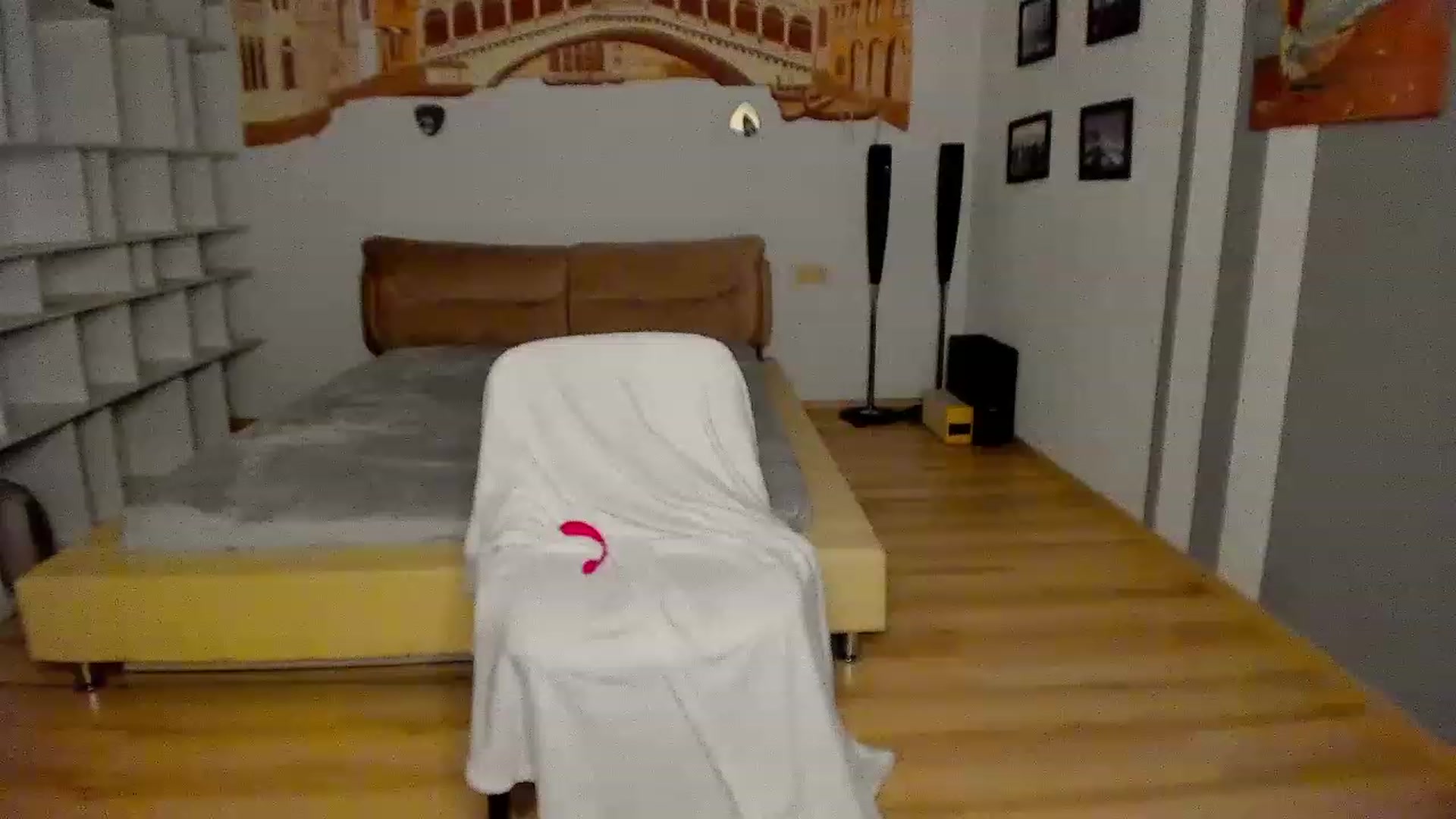Gallery image thumbnail from OliviaWhites's myfreecams stream on, 06/11/2023, 10:54 image 6 of 20