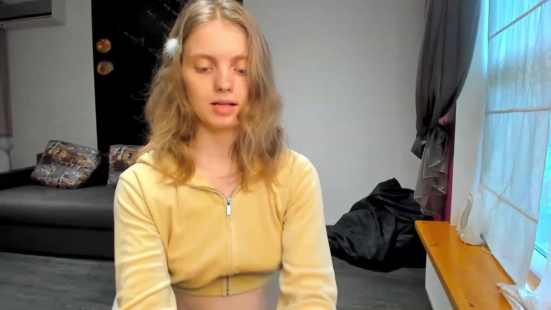 Gallery image thumbnail from OliviaWhites's myfreecams stream on, 06/12/2023, 06:12 image 10 of 20