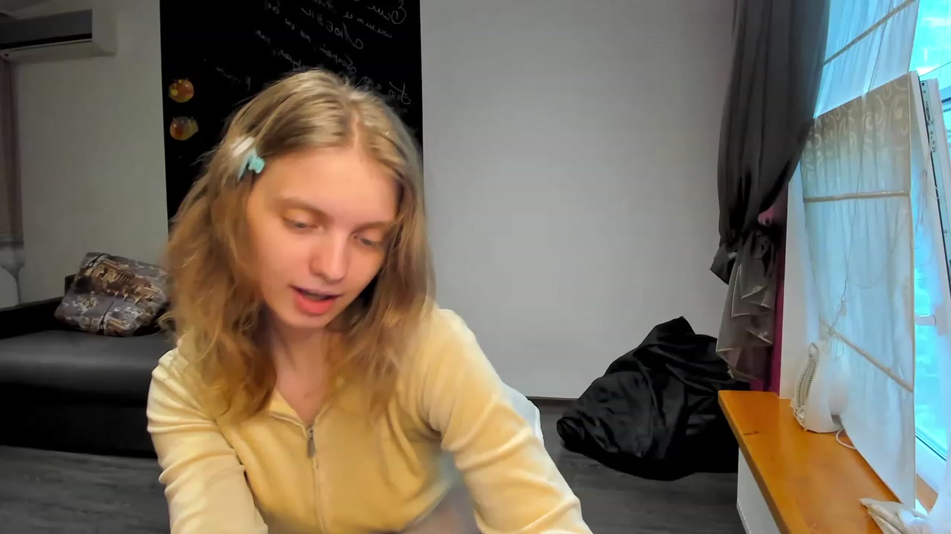 Gallery image thumbnail from OliviaWhites's myfreecams stream on, 06/12/2023, 06:12 image 3 of 20