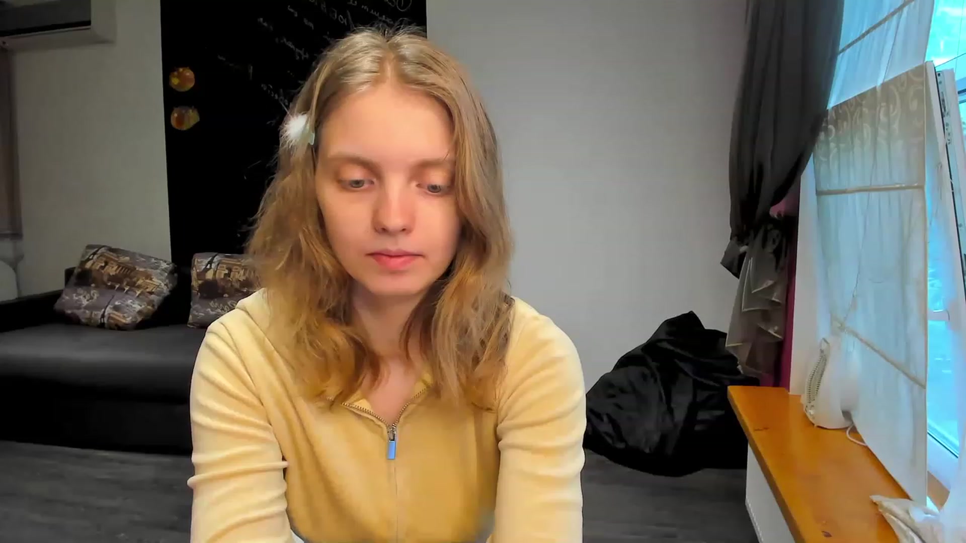 Gallery image thumbnail from OliviaWhites's myfreecams stream on, 06/12/2023, 06:12 image 6 of 20