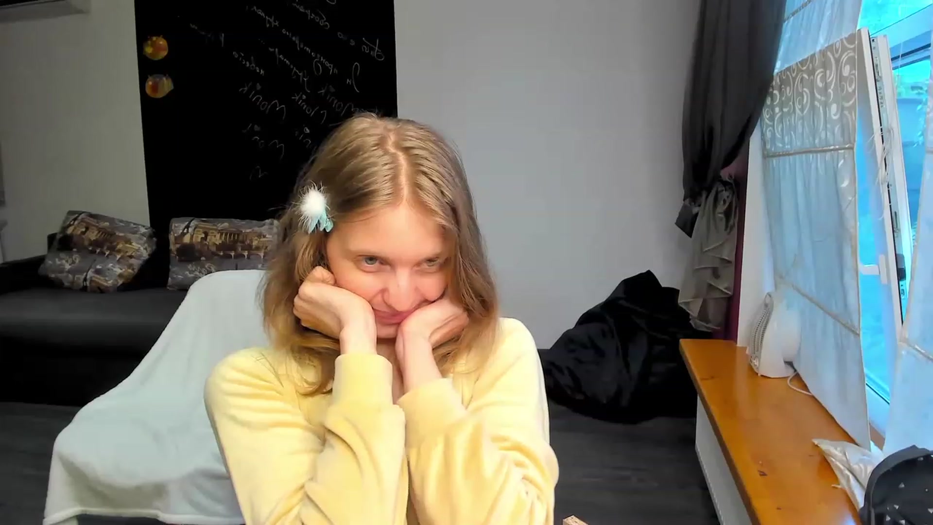 Gallery image thumbnail from OliviaWhites's myfreecams stream on, 06/12/2023, 09:54 image 14 of 20