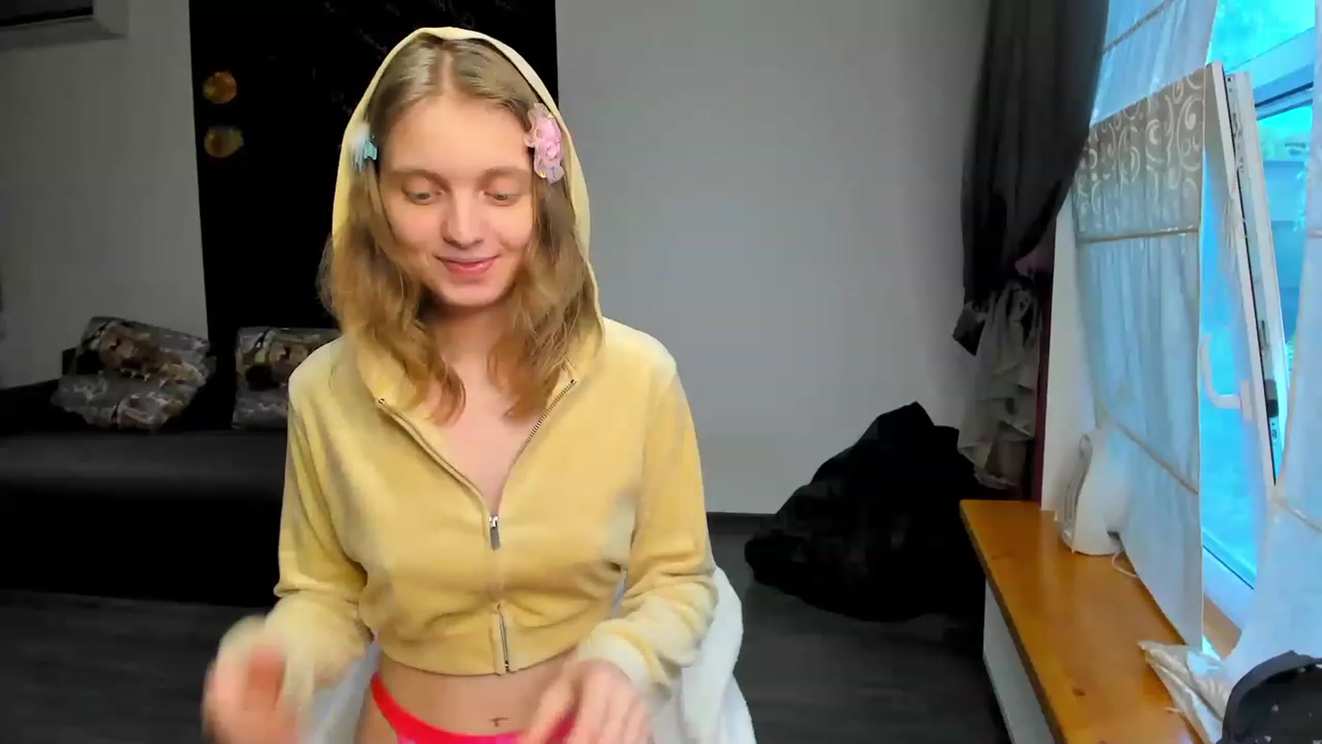 Gallery image thumbnail from OliviaWhites's myfreecams stream on, 06/12/2023, 09:54 image 11 of 20