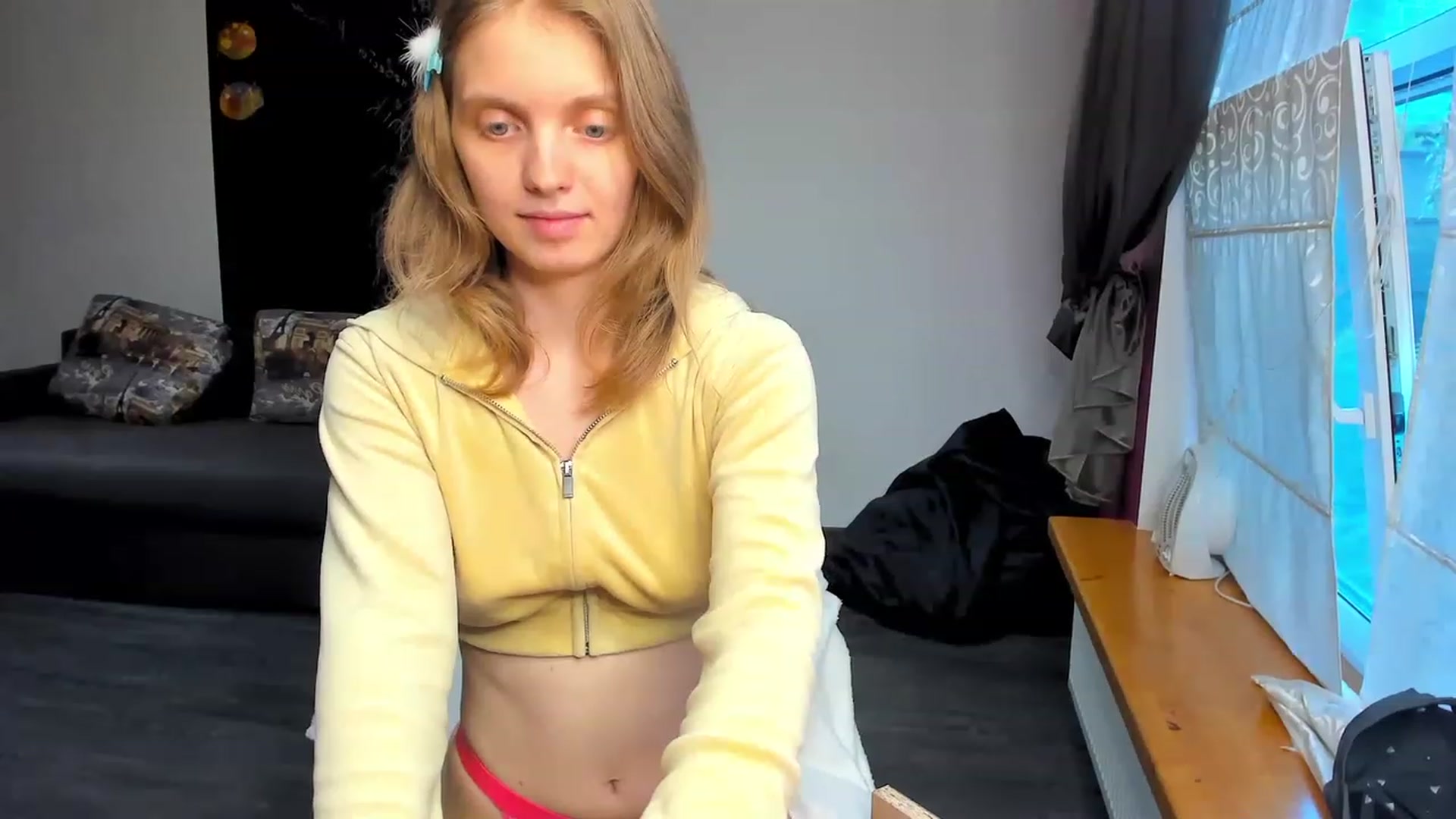 Gallery image thumbnail from OliviaWhites's myfreecams stream on, 06/12/2023, 09:54 image 19 of 20