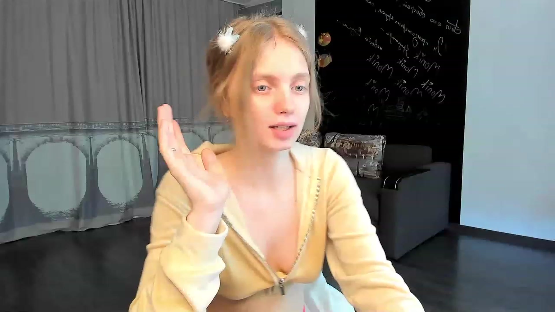Gallery image thumbnail from OliviaWhites's myfreecams stream on, 06/16/2023, 07:19 image 14 of 20