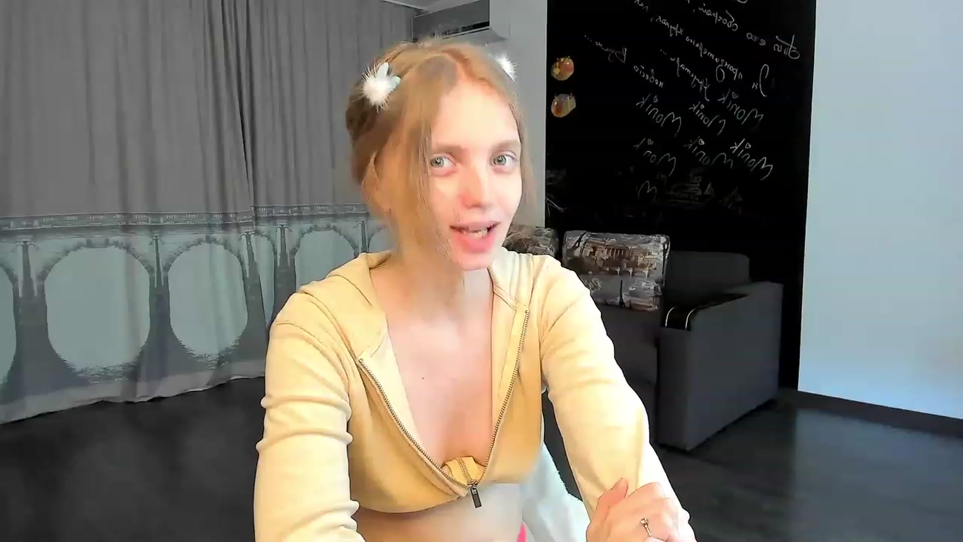 Gallery image thumbnail from OliviaWhites's myfreecams stream on, 06/16/2023, 07:19 image 15 of 20