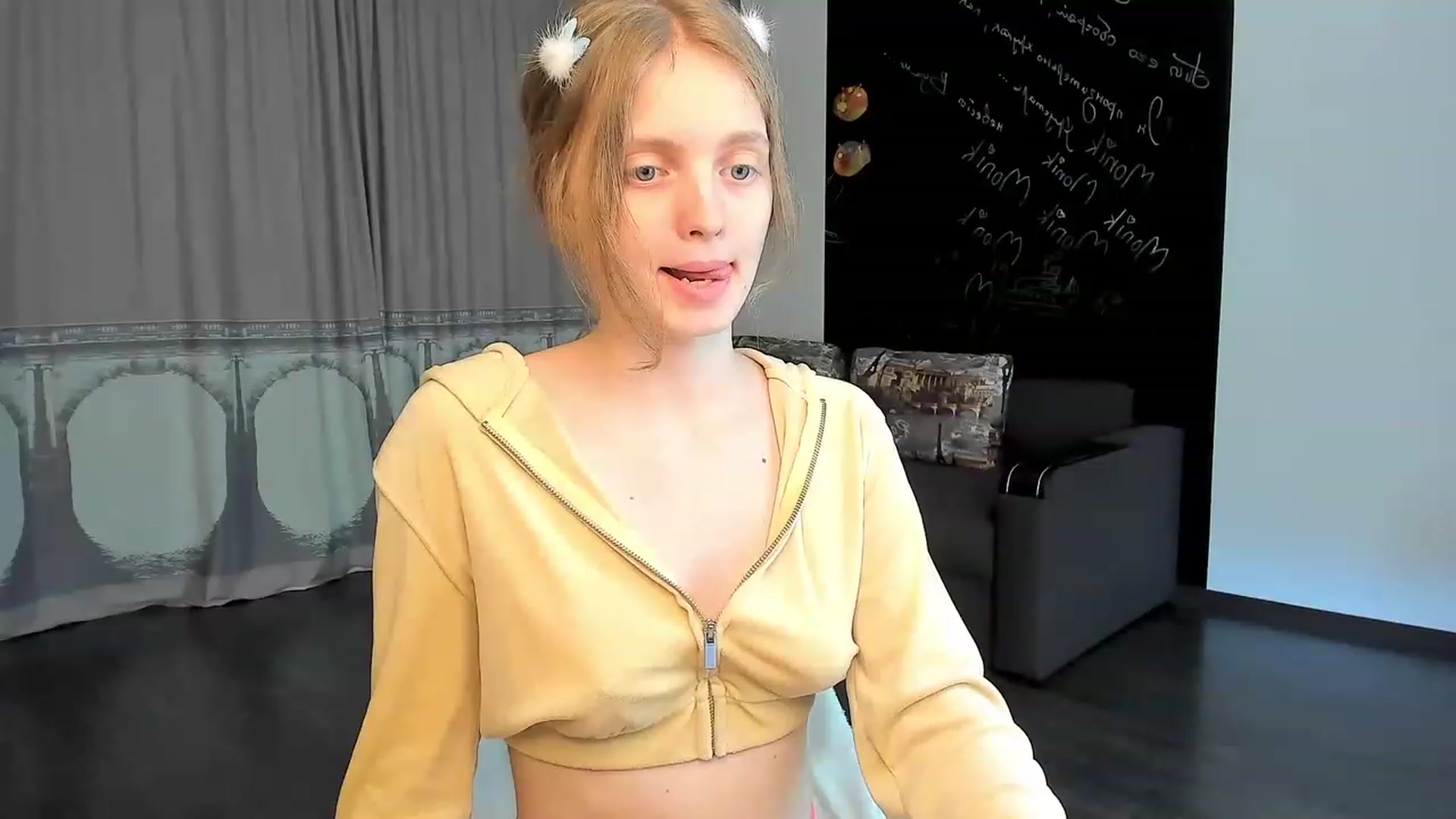 Gallery image thumbnail from OliviaWhites's myfreecams stream on, 06/16/2023, 07:19 image 12 of 20