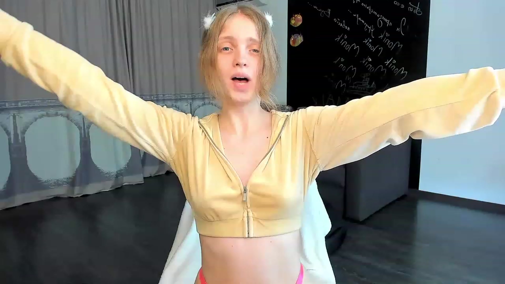 Gallery image thumbnail from OliviaWhites's myfreecams stream on, 06/16/2023, 09:47 image 11 of 20