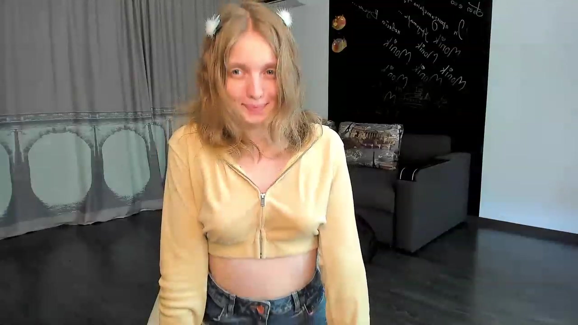Gallery image thumbnail from OliviaWhites's myfreecams stream on, 06/16/2023, 10:57 image 17 of 20