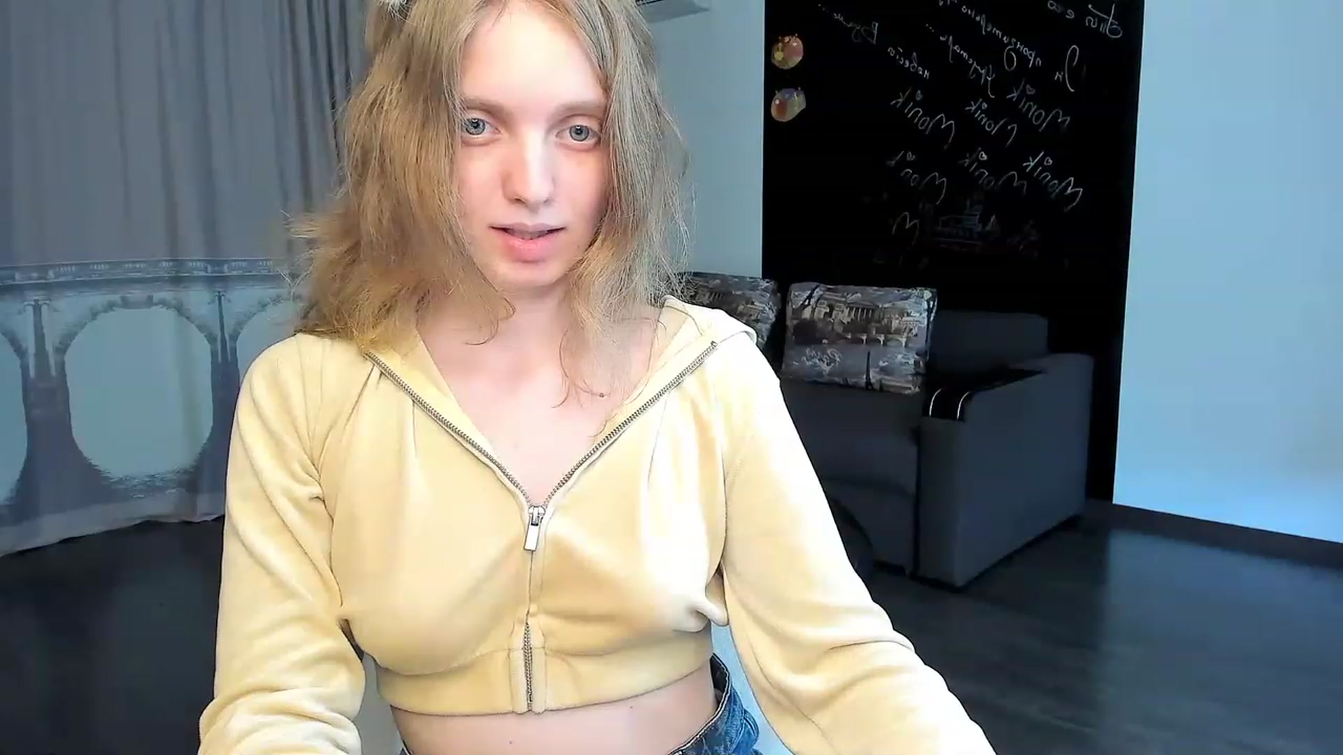 Gallery image thumbnail from OliviaWhites's myfreecams stream on, 06/16/2023, 10:57 image 14 of 20