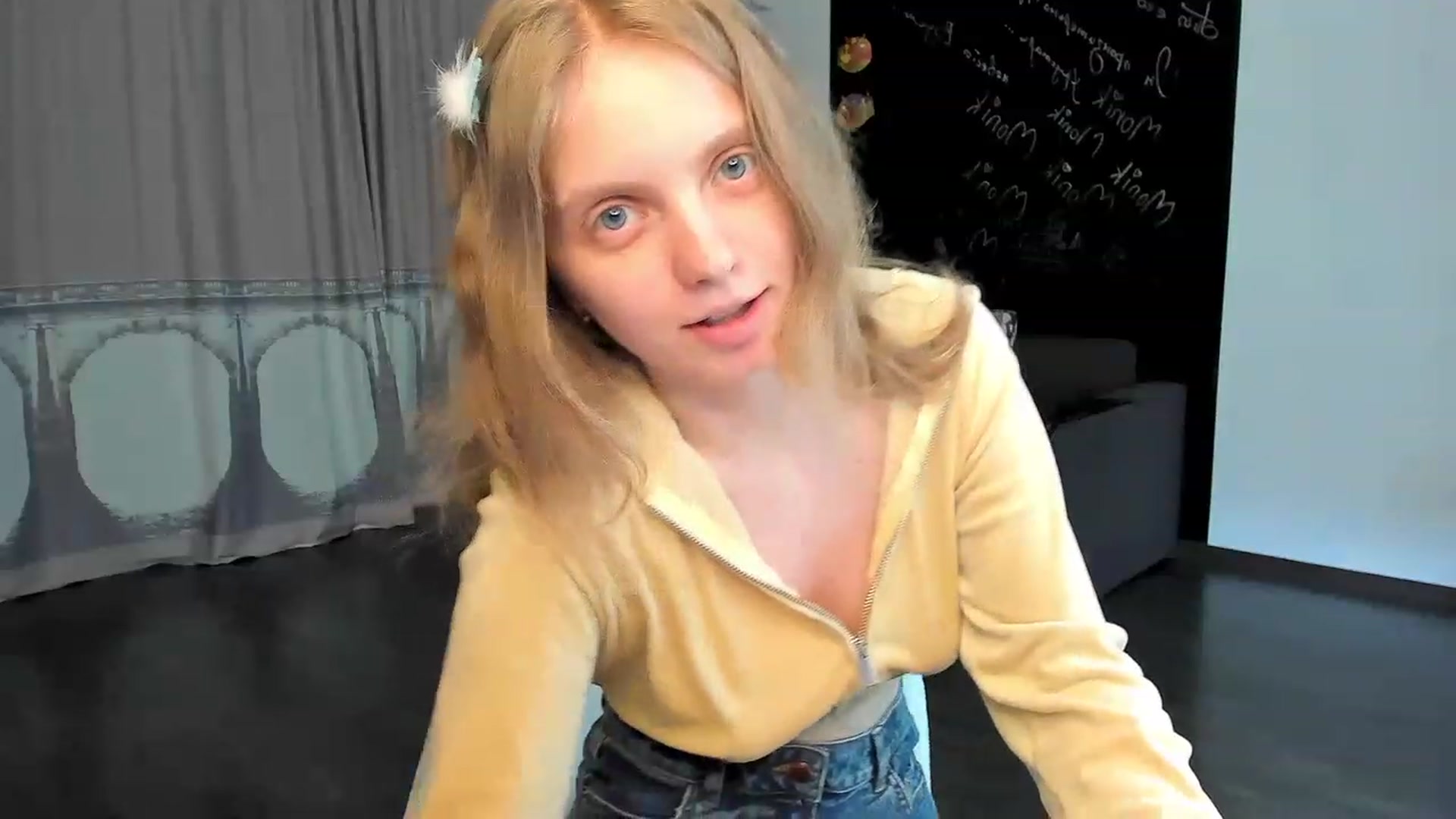 Gallery image thumbnail from OliviaWhites's myfreecams stream on, 06/16/2023, 10:57 image 7 of 20