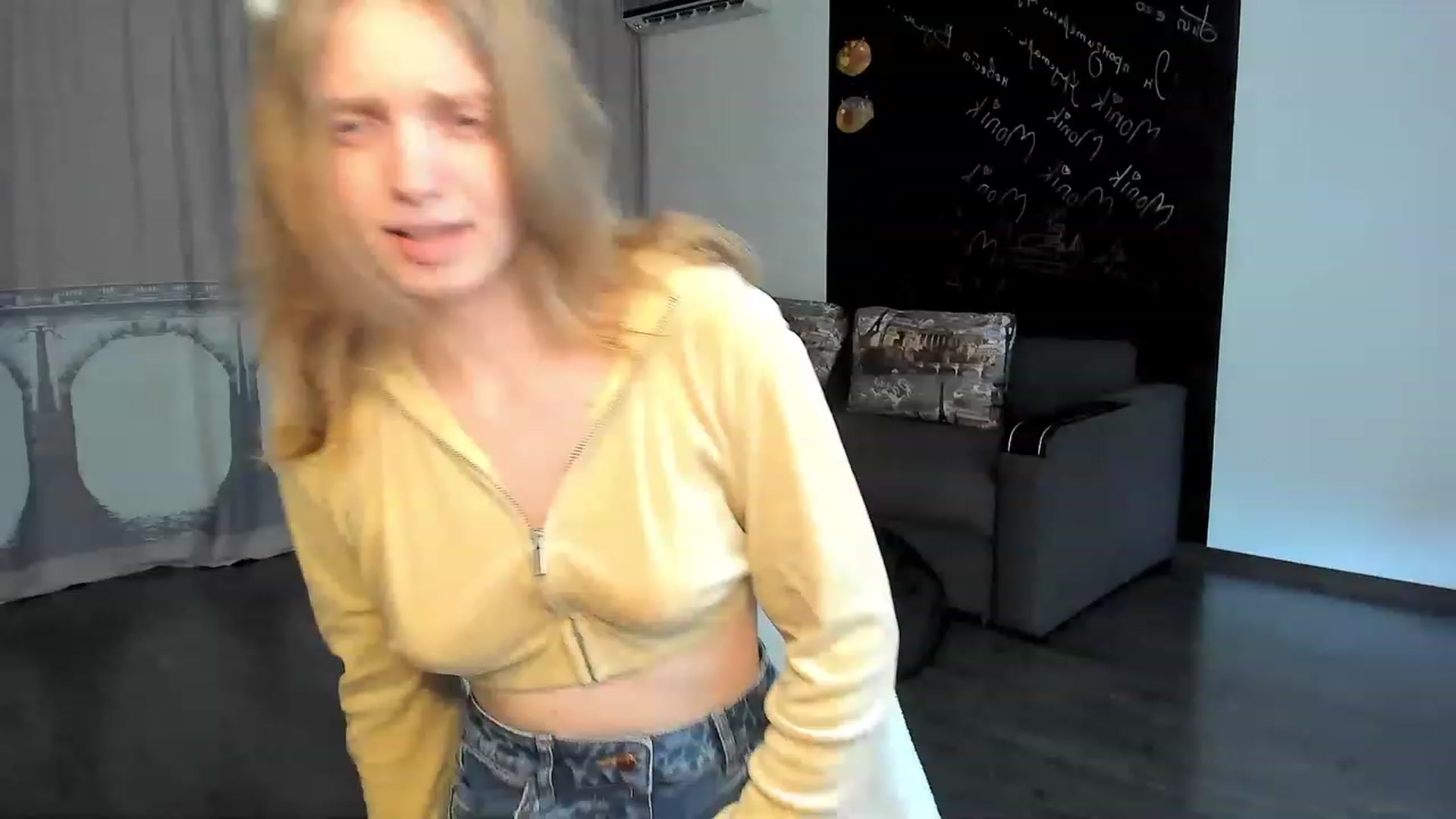 Gallery image thumbnail from OliviaWhites's myfreecams stream on, 06/16/2023, 10:57 image 19 of 20