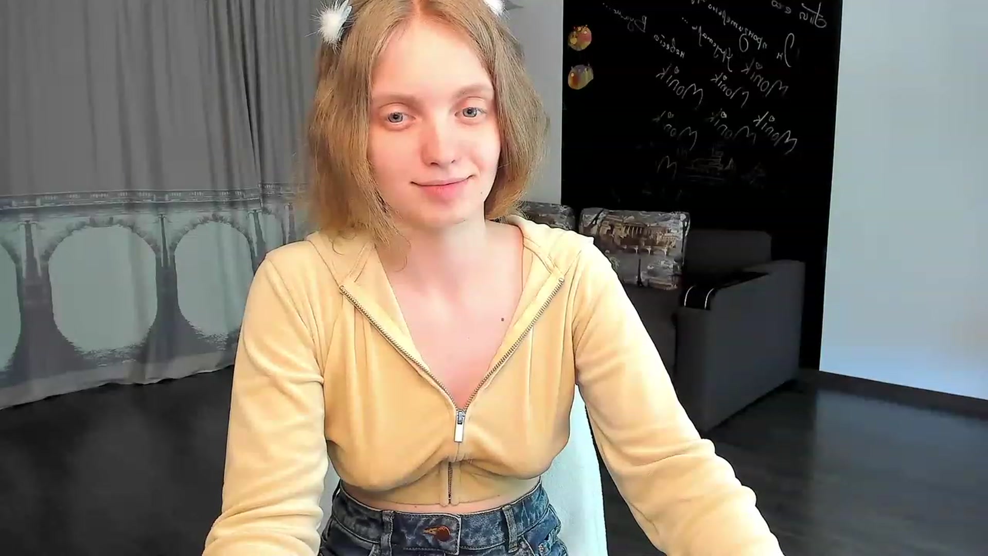 Gallery image thumbnail from OliviaWhites's myfreecams stream on, 06/16/2023, 10:57 image 10 of 20