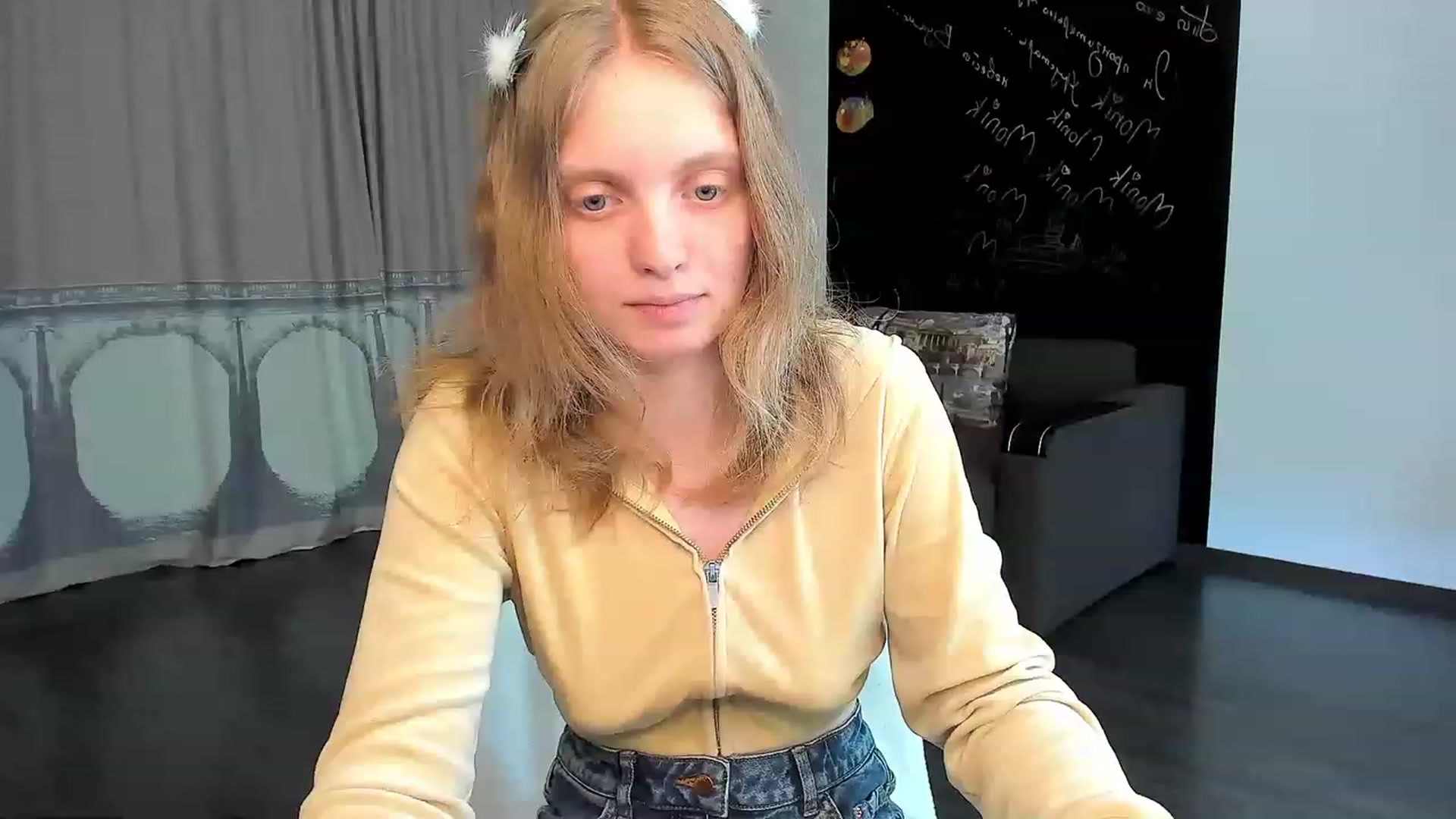 Gallery image thumbnail from OliviaWhites's myfreecams stream on, 06/16/2023, 10:57 image 1 of 20
