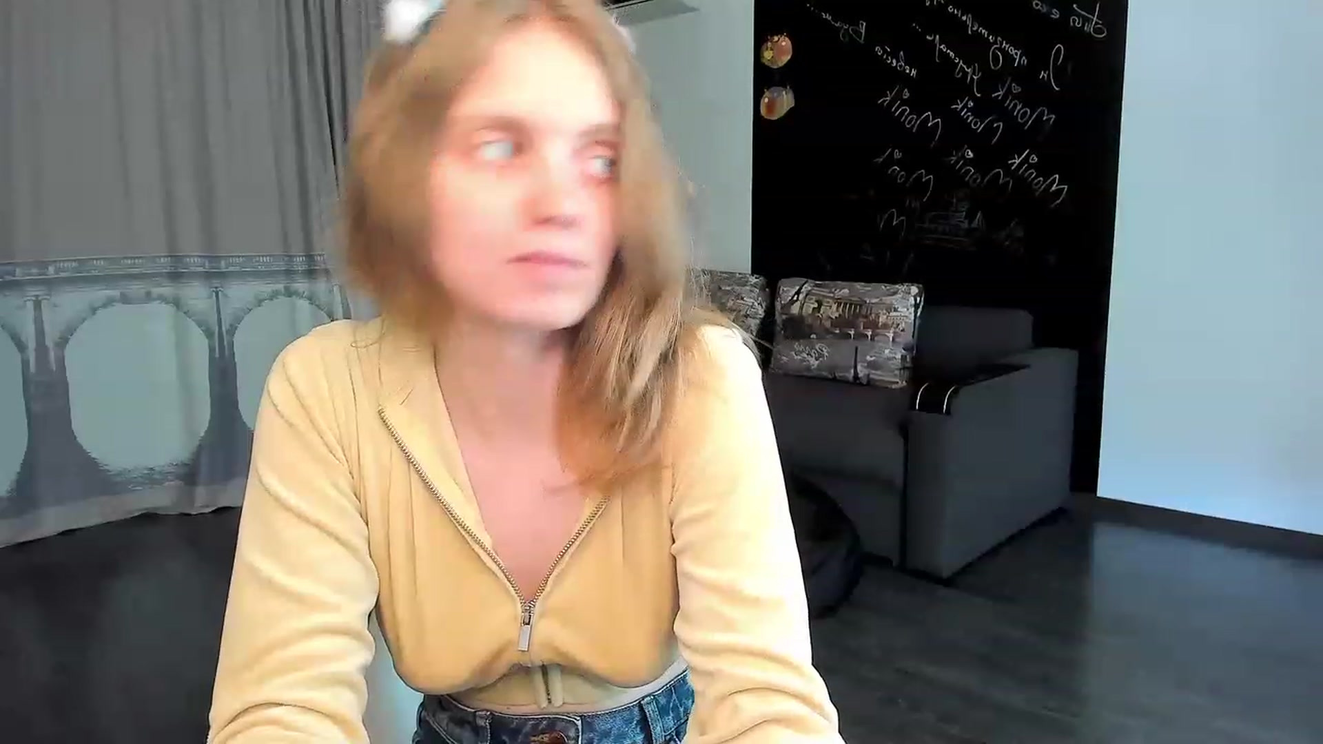 Gallery image thumbnail from OliviaWhites's myfreecams stream on, 06/16/2023, 10:57 image 11 of 20