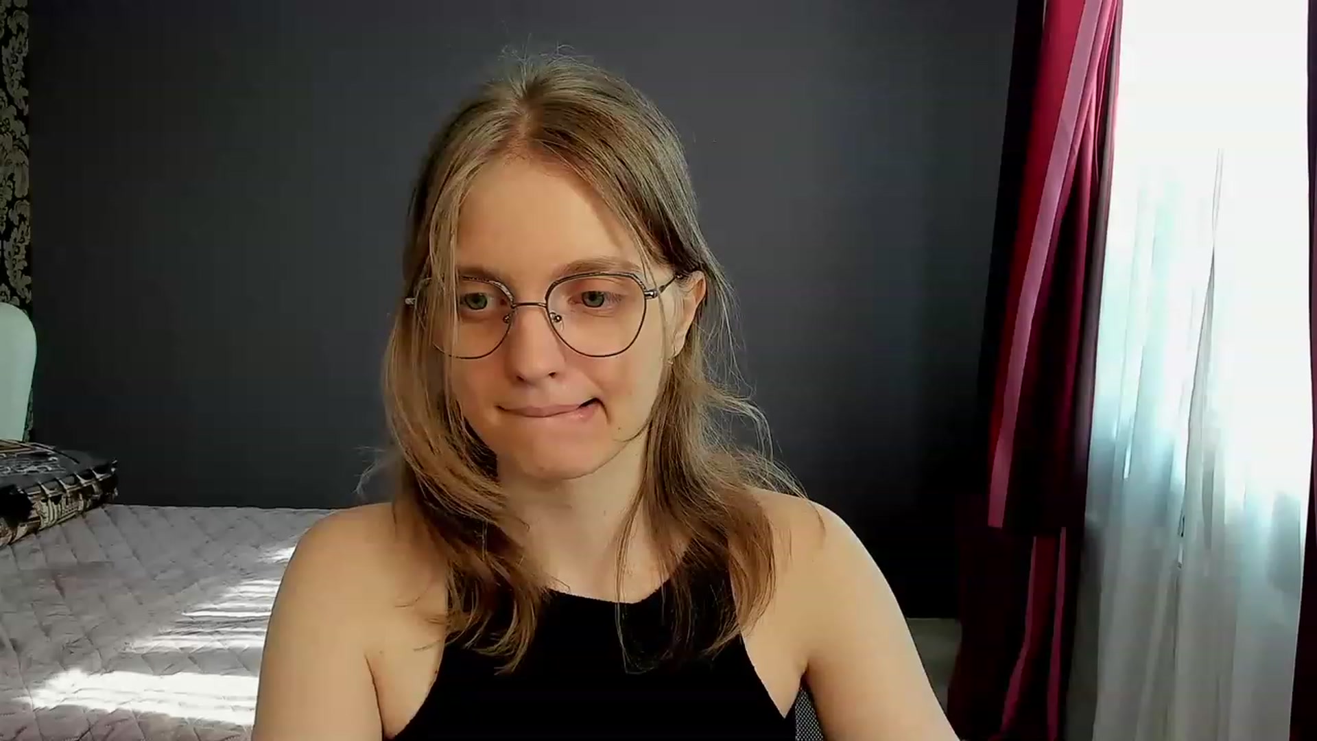 Gallery image thumbnail from OliviaWhites's myfreecams stream on, 06/18/2023, 05:58 image 12 of 20