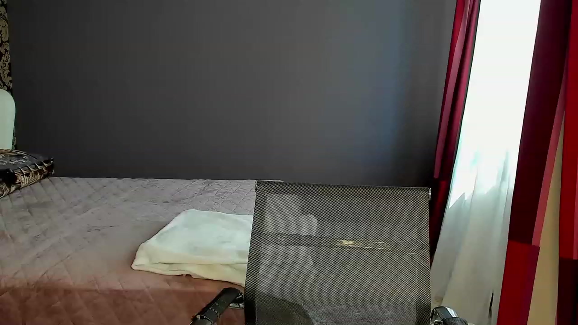 Gallery image thumbnail from OliviaWhites's myfreecams stream on, 06/18/2023, 09:23 image 2 of 20