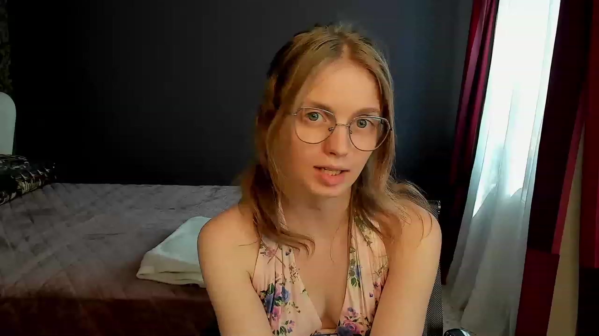 Gallery image thumbnail from OliviaWhites's myfreecams stream on, 06/18/2023, 09:23 image 6 of 20