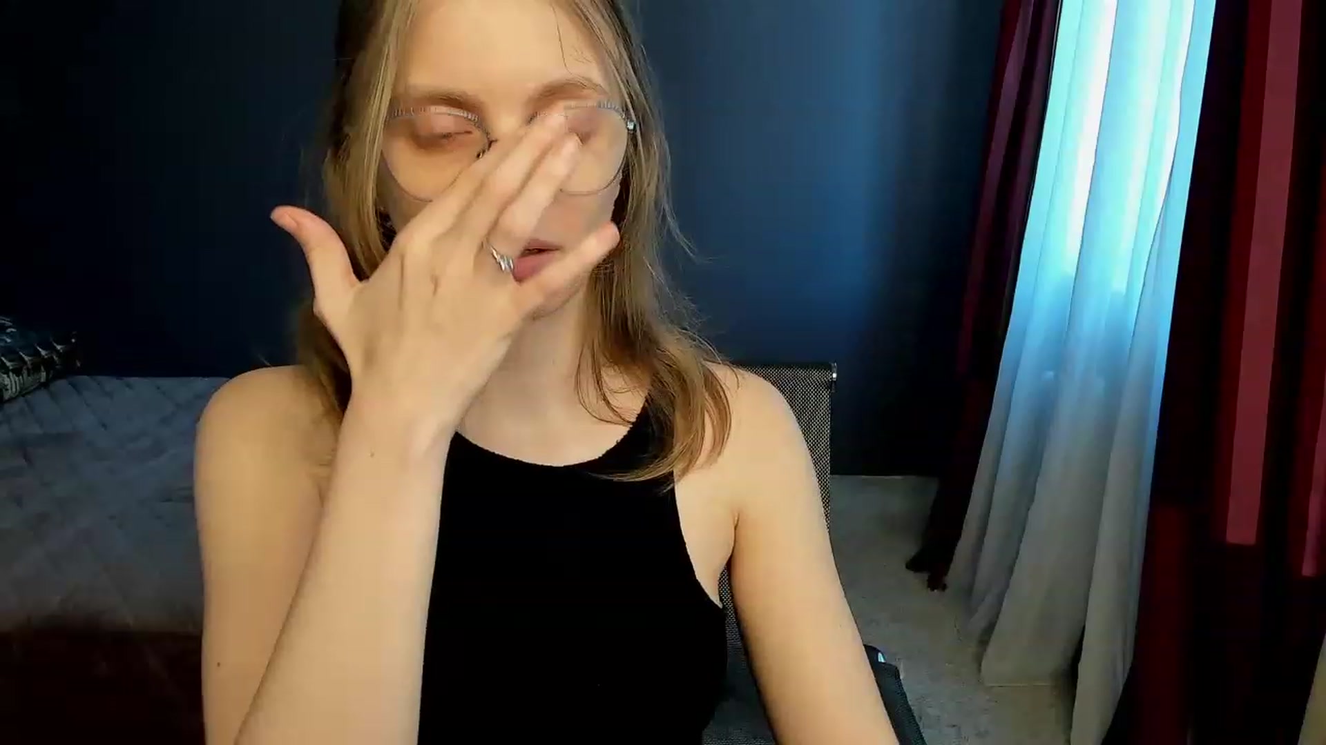 Gallery image thumbnail from OliviaWhites's myfreecams stream on, 06/18/2023, 10:50 image 12 of 20