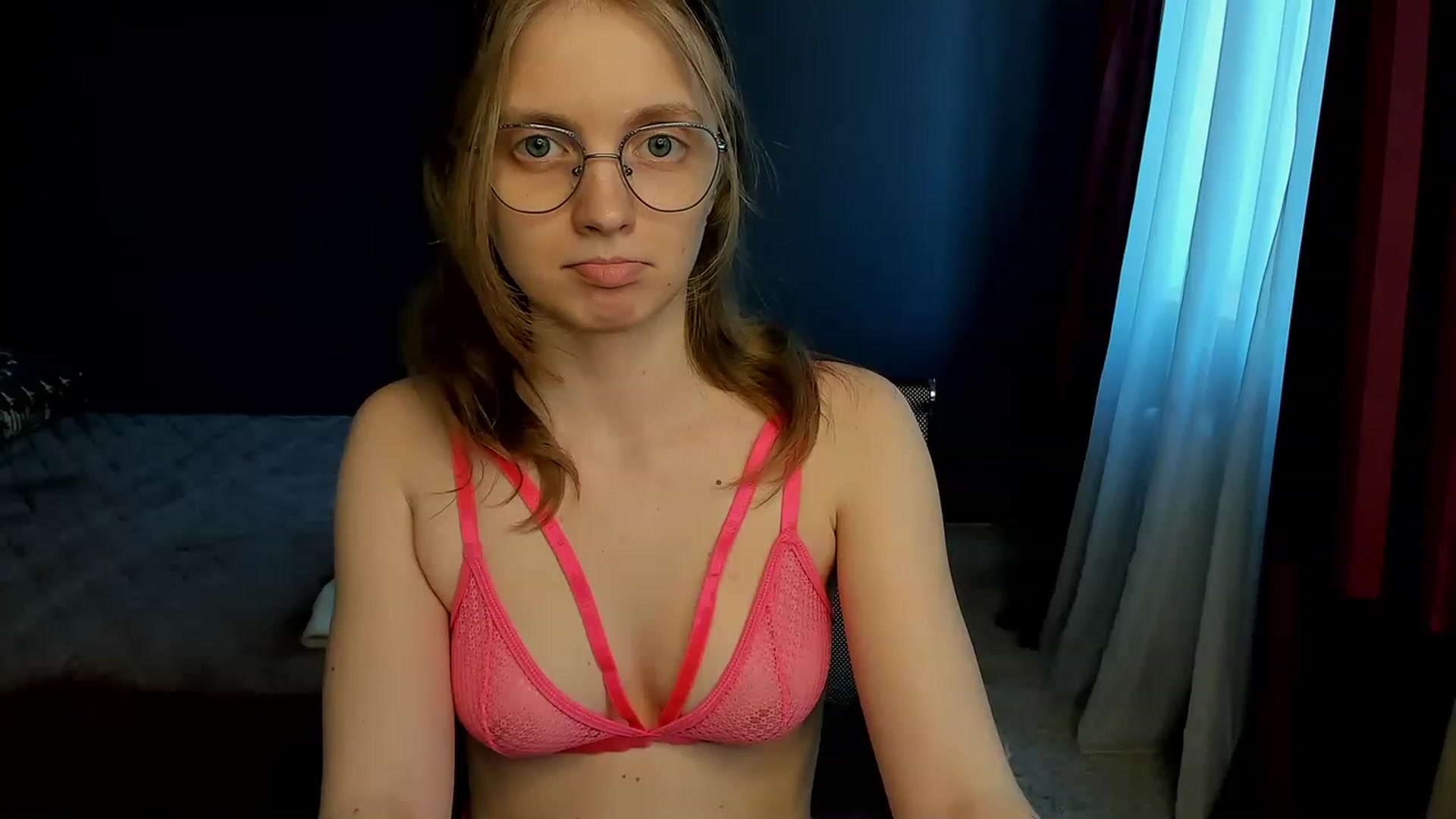 Gallery image thumbnail from OliviaWhites's myfreecams stream on, 06/18/2023, 10:50 image 5 of 20