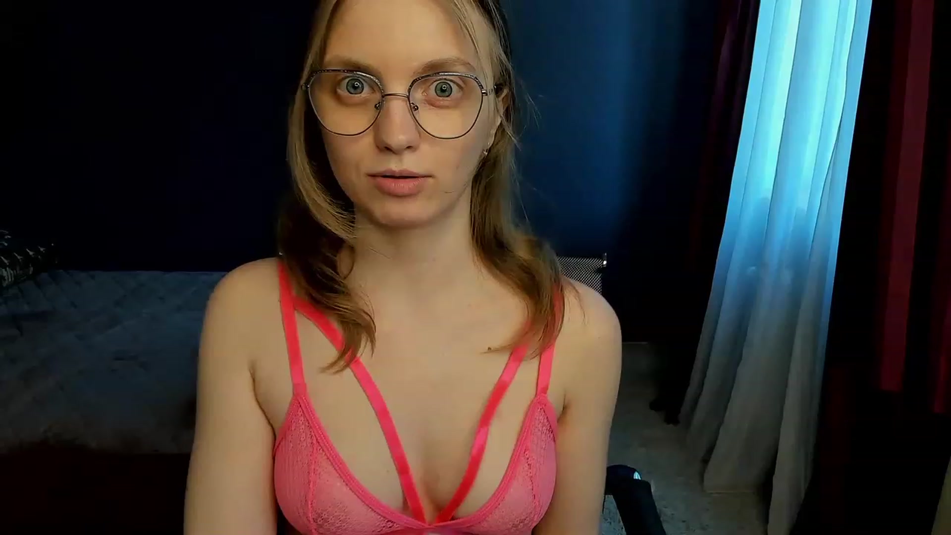 Gallery image thumbnail from OliviaWhites's myfreecams stream on, 06/18/2023, 10:50 image 3 of 20
