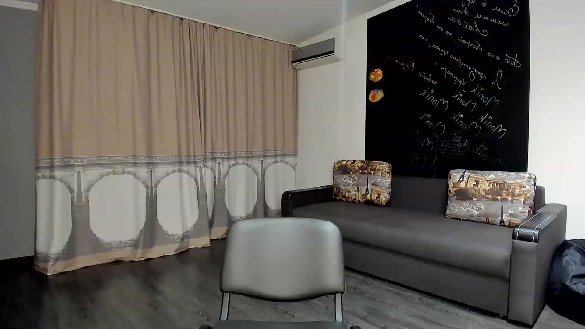 Gallery image thumbnail from OliviaWhites's myfreecams stream on, 06/18/2023, 18:16 image 13 of 20