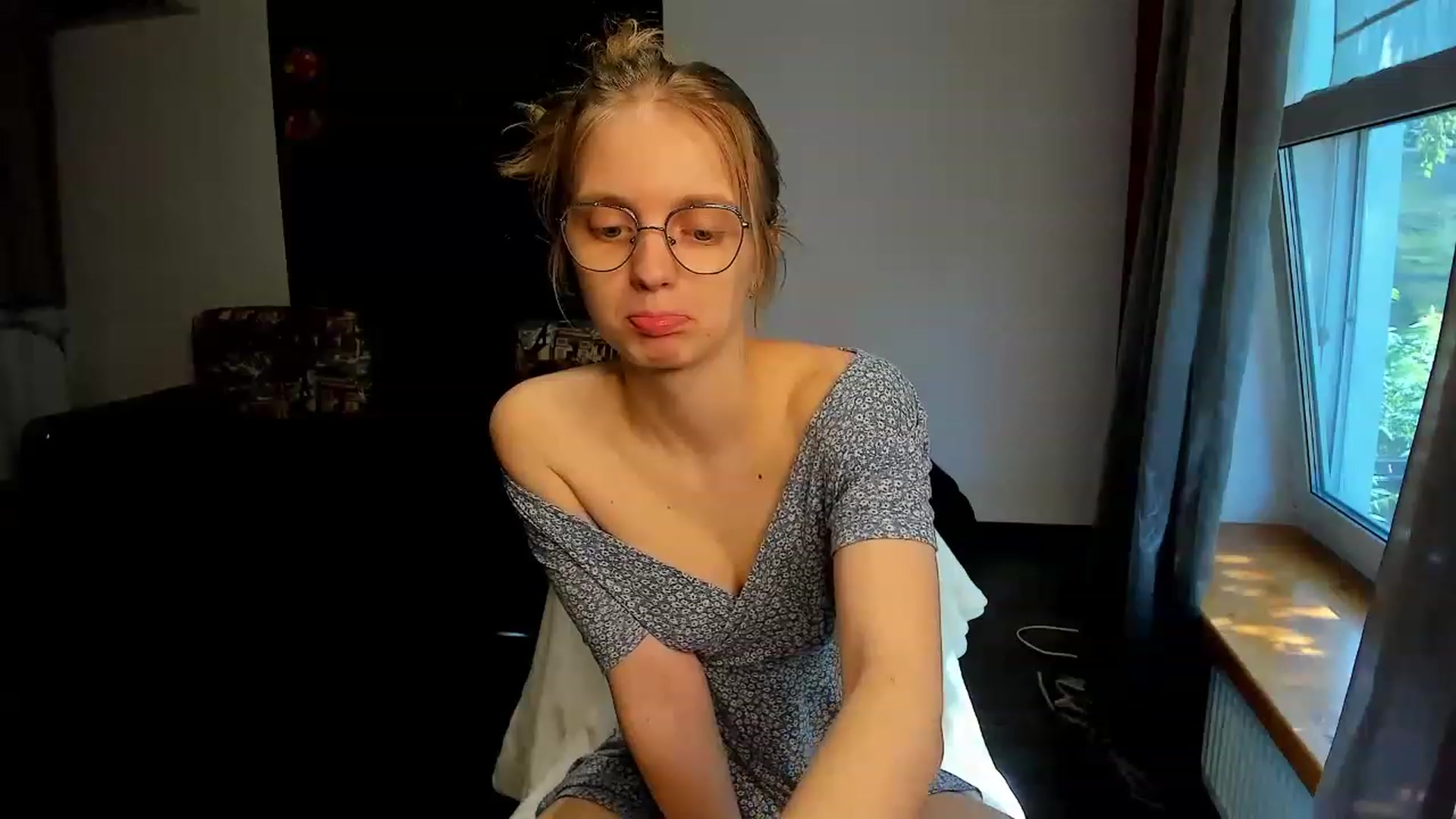 Gallery image thumbnail from OliviaWhites's myfreecams stream on, 06/19/2023, 06:06 image 18 of 20