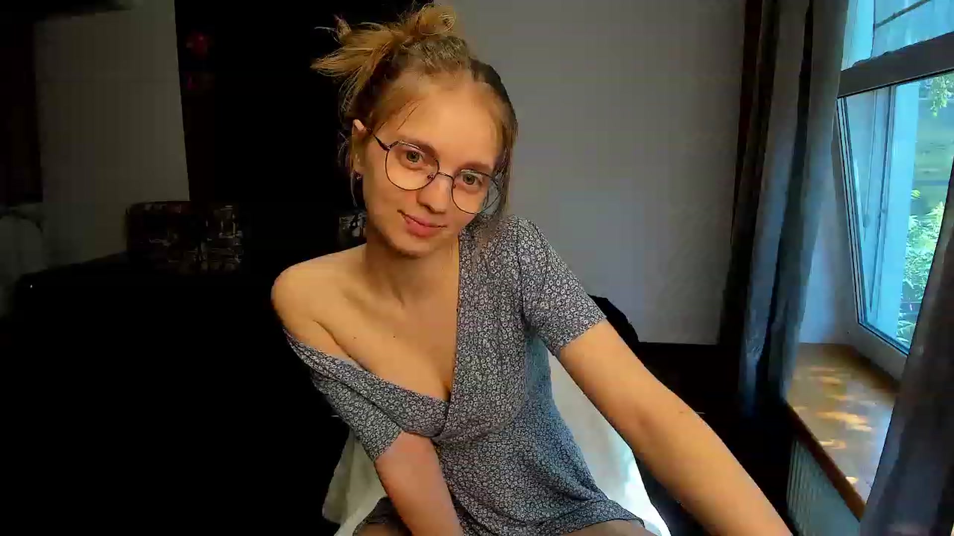 Gallery image thumbnail from OliviaWhites's myfreecams stream on, 06/19/2023, 06:06 image 19 of 20