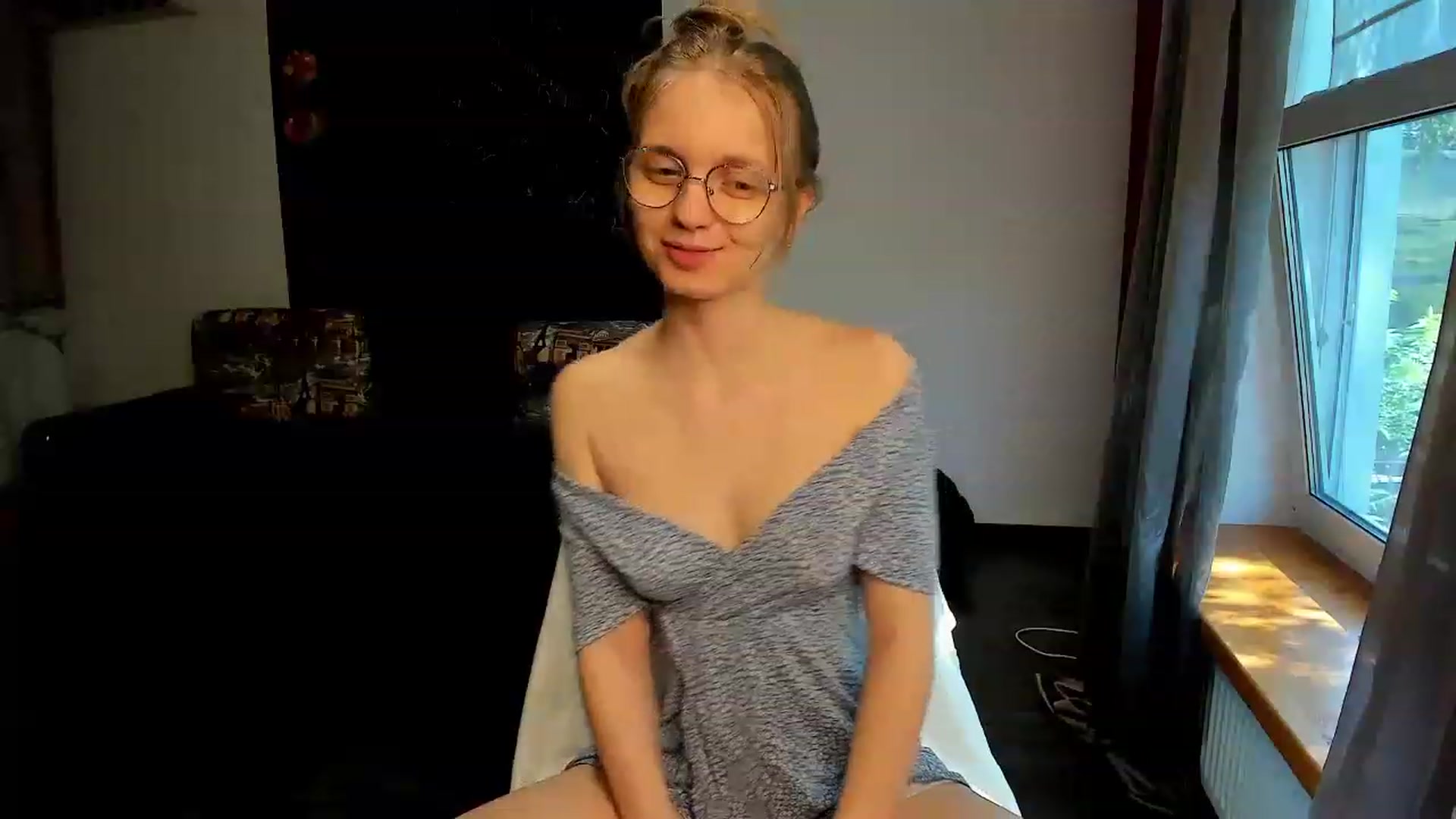 Gallery image thumbnail from OliviaWhites's myfreecams stream on, 06/19/2023, 06:06 image 8 of 20