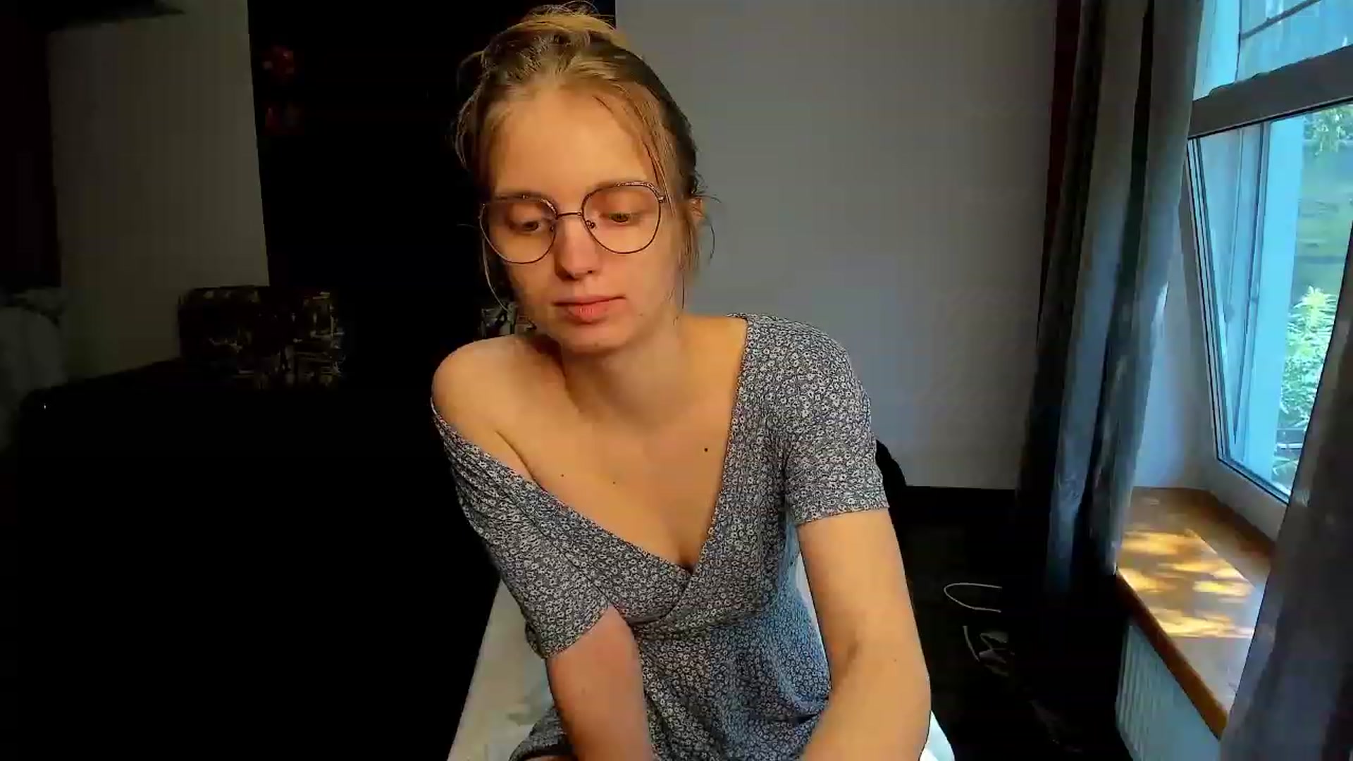 Gallery image thumbnail from OliviaWhites's myfreecams stream on, 06/19/2023, 06:06 image 13 of 20